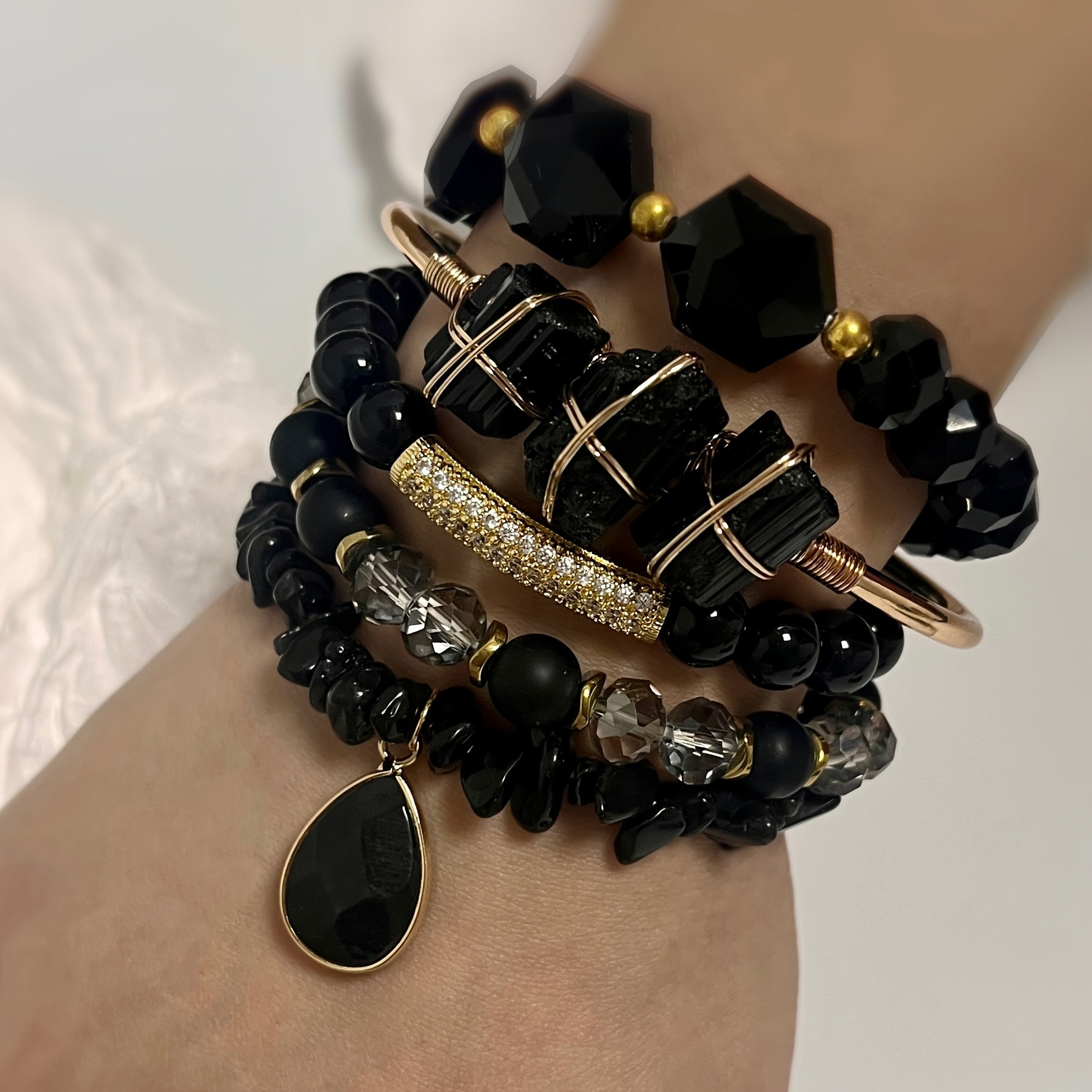 Bohem uslubi 5-dona qimmatbaho toshlar bilaguzuk to'plami, kundalik kiyish va partiyalar uchun mukammal, turli ranglarda mavjud, uniseks zargarlik tanlovi