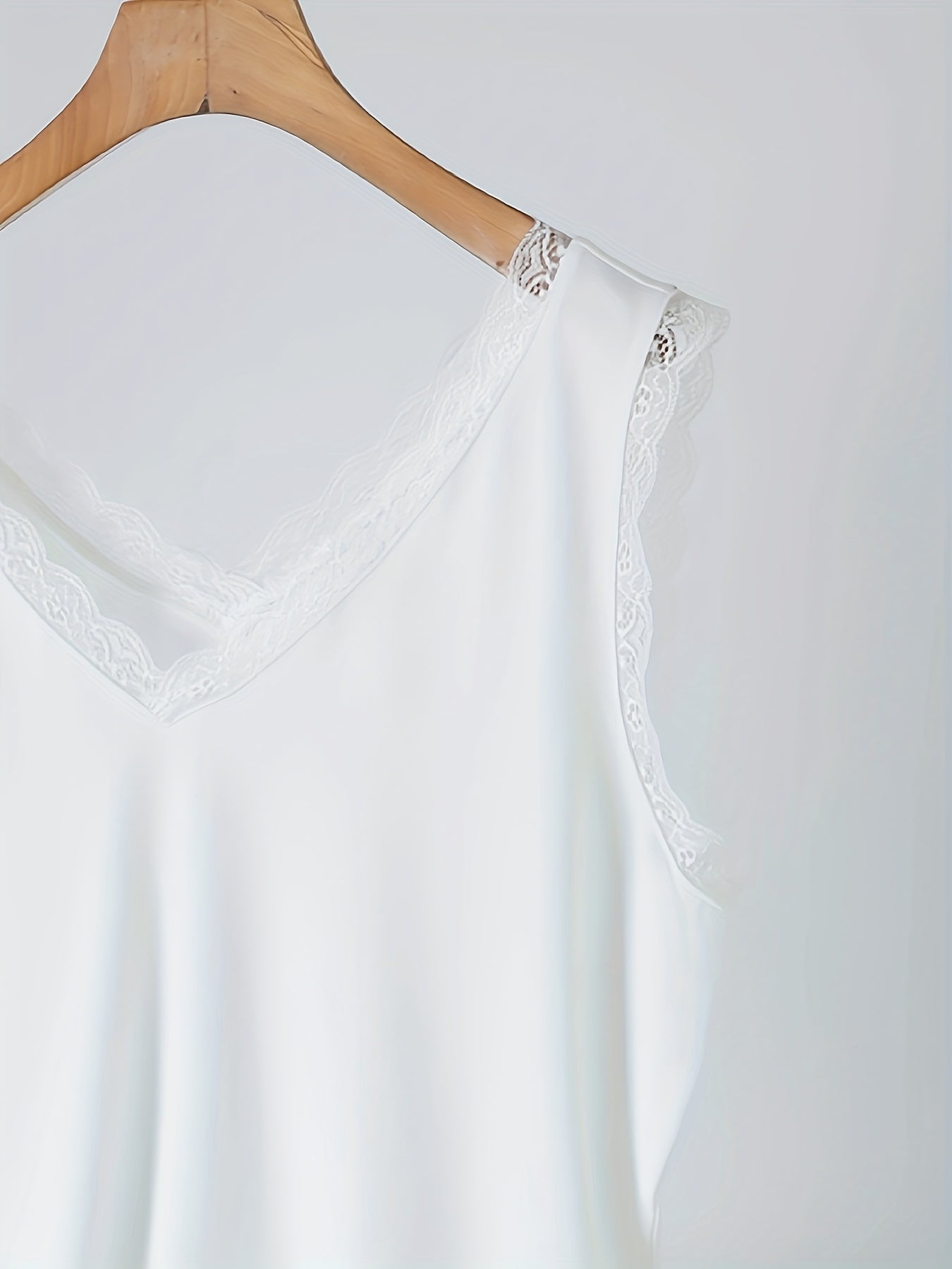 Chaleco versátil para mujer de tallas grandes con costura de encaje en contraste