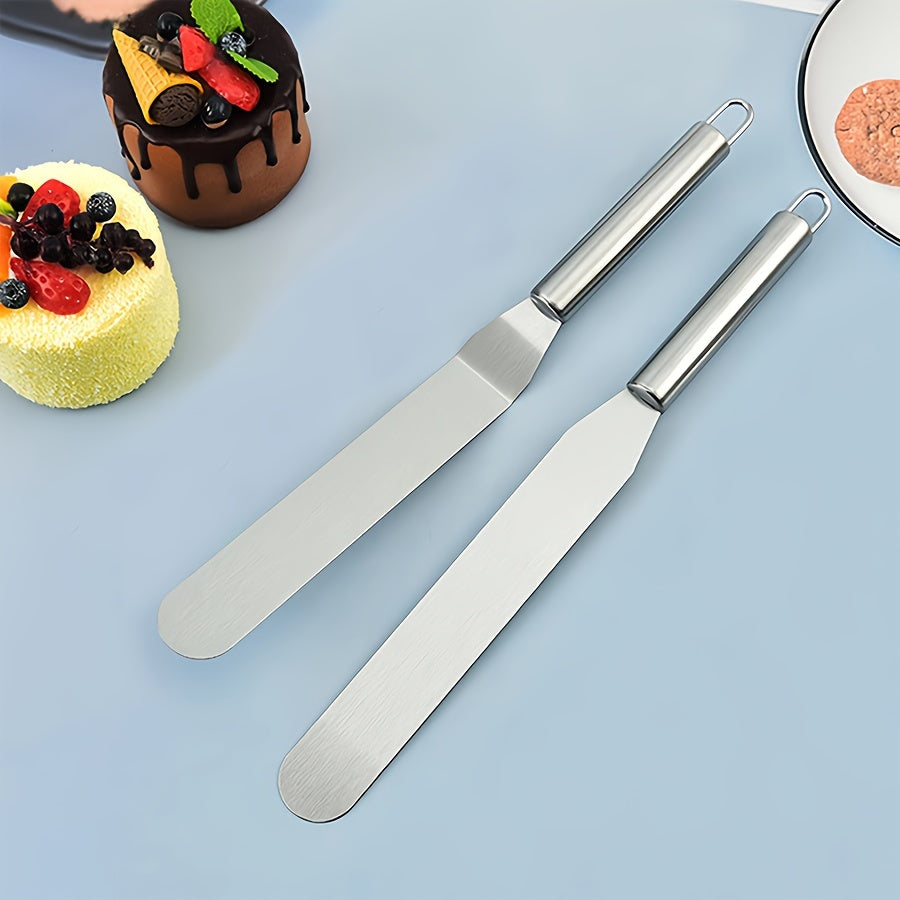 Buxoro po'latdan tayyorlangan tortni tozalash uchun to'g'ri va egilgan chetlar bilan to'plam