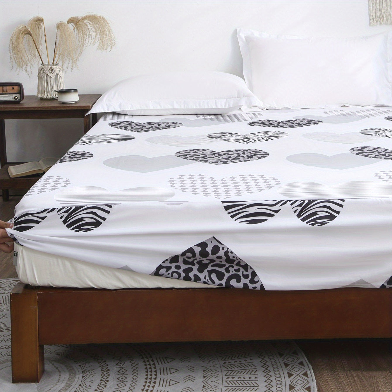 Heart Printed Fitted Sheet for Bedroom and Guest Room, Soft and Comfortable