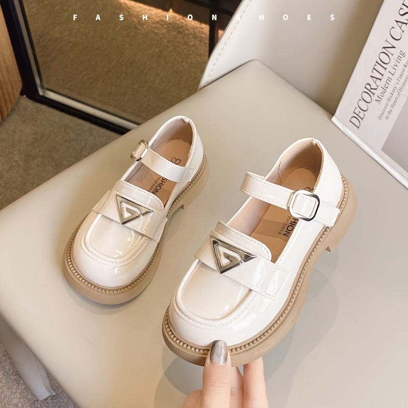 Qizlar uchun qora Mary Jane tekis poyabzal, preppy uslubida, yumshoq taglik, ikki monk tasmasi, dumaloq burchak va qulay PU ustki qismi. Maktab, chiqishlar, partiyalar va ochiq havoda faoliyatlar uchun mukammal.