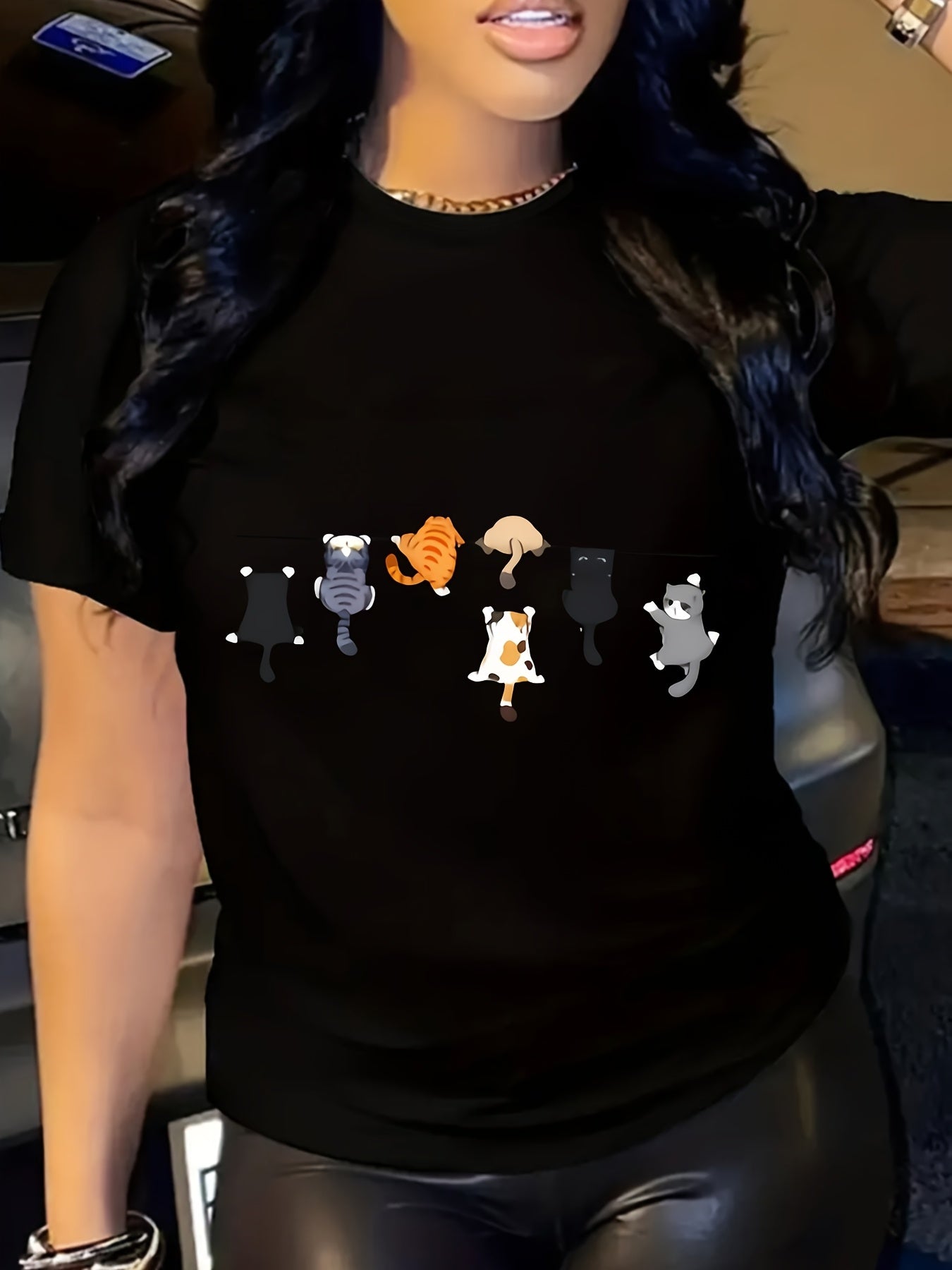 Plus Size Women's Black T-Shirt with Cat Illustration Casual Crew Neck