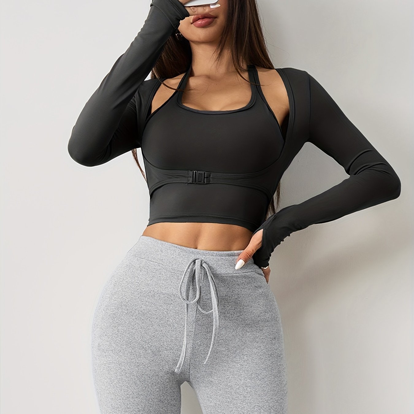 Ayollar uchun uzun qo'lqonli yoga bluzkasi, ichki brassiz, kuz va qish mavsumi uchun tikuvsiz sport crop top.