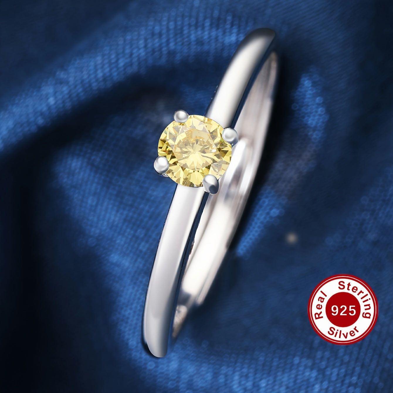 Ayollar uchun zirkoniy toshlar va tug'ilgan kun toshlari bilan kumush uzuk