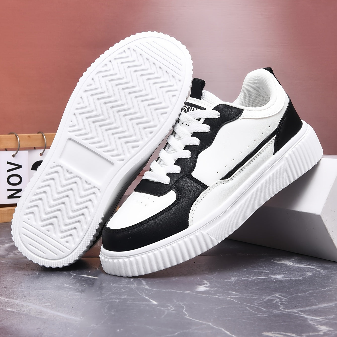 Women's Low-Top Geometric Pattern Sneakers Breathable Fabric Insole EVA Outsole