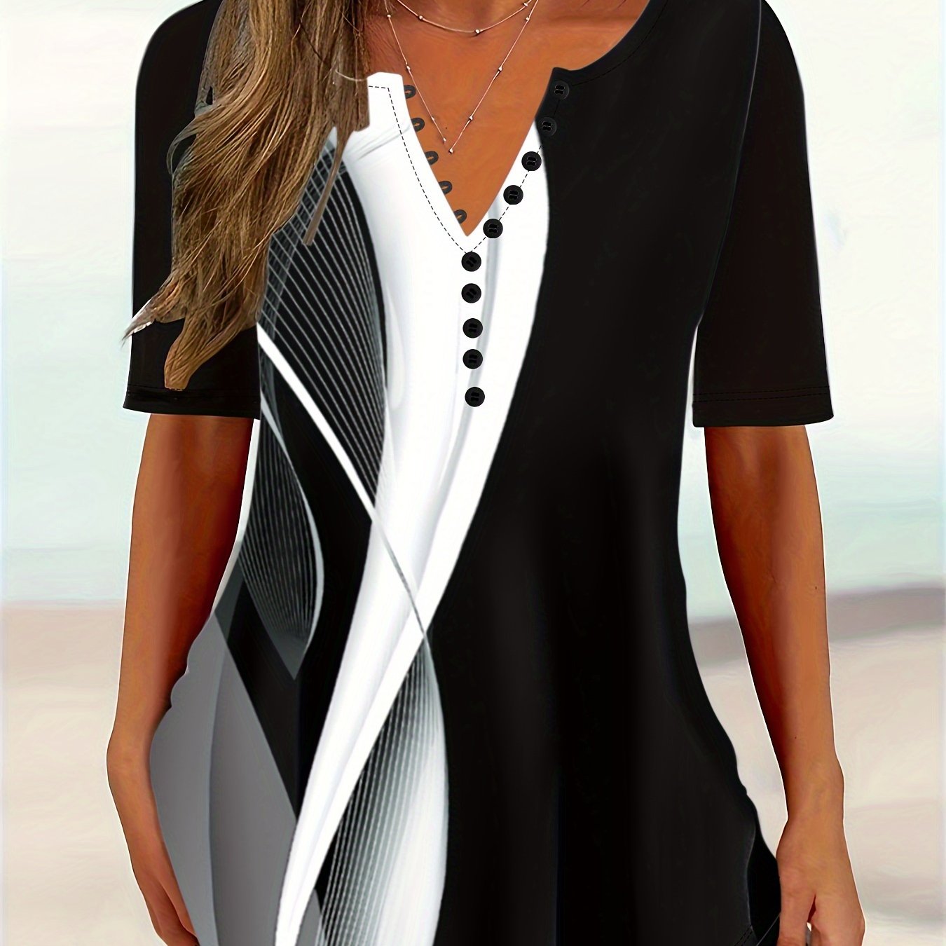 Ayollar uchun zamonaviy plus-size V-yuzi bluzka, 3D geometrik print bilan, cho'ziluvchan polyester, mashinada yuvish mumkin, tugma, astarli, yozgi norasmiy kiyim uchun mukammal.