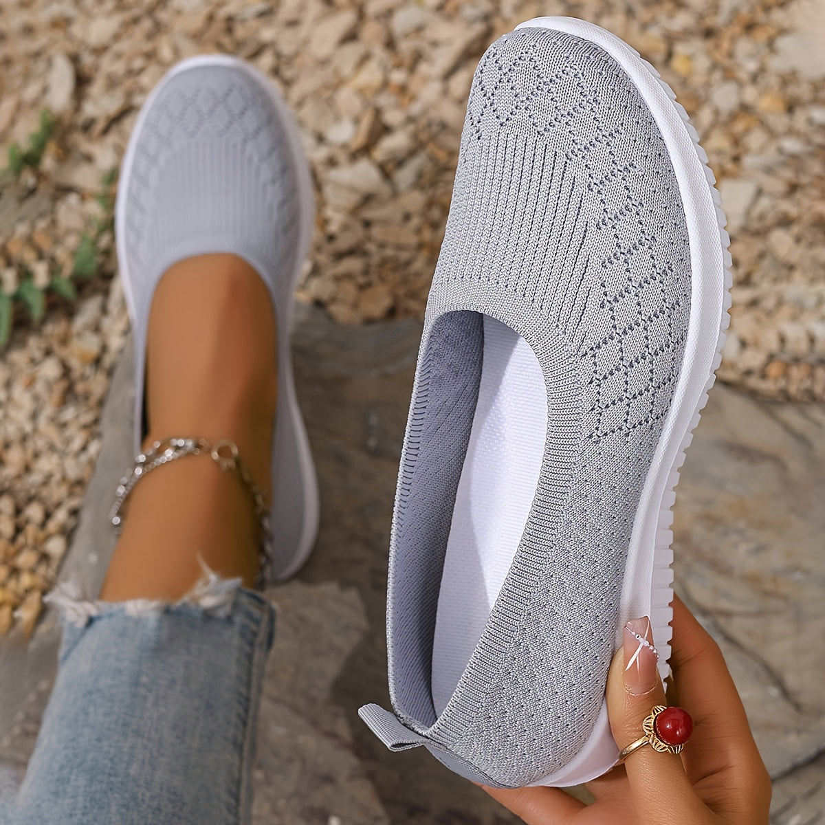 Ayollar uchun nafas oladigan slip-on sport poyabzali, kundalik yurish uchun mato ustki qismi, PU taglik
