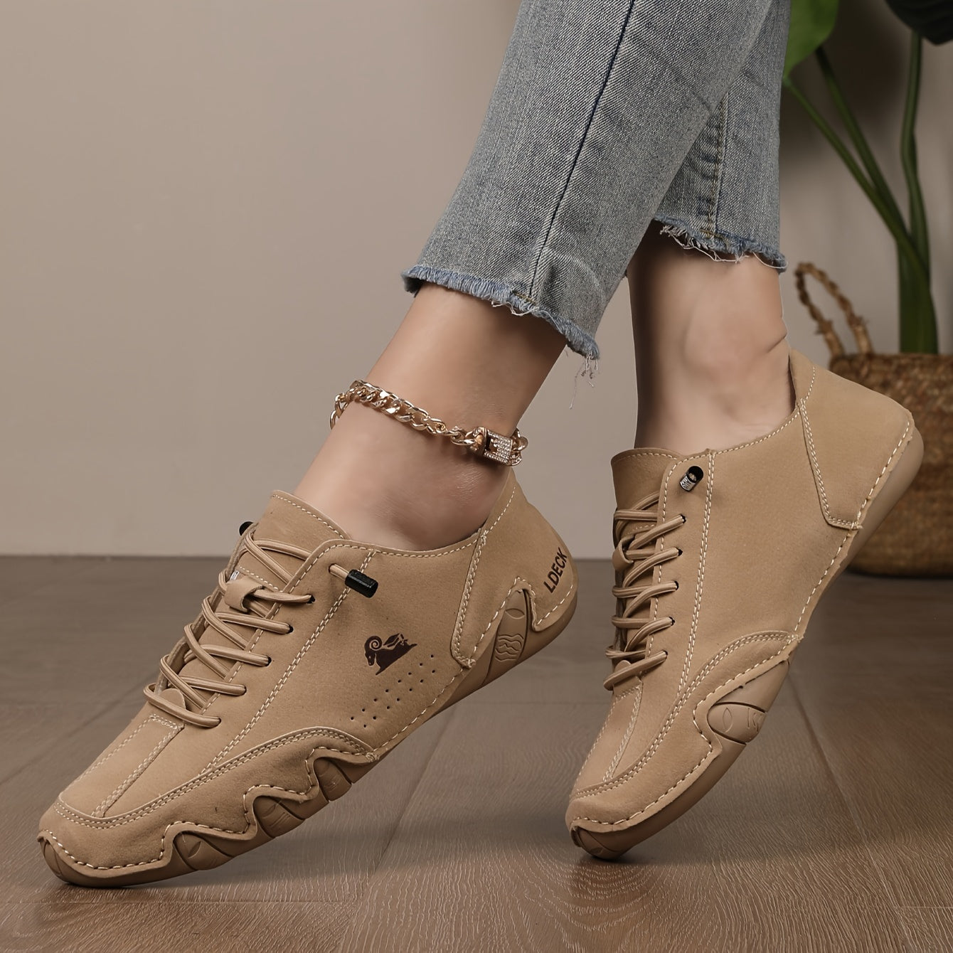 Women's Solid Color Lace Up Sneakers Lightweight Breathable Comfort Shoes