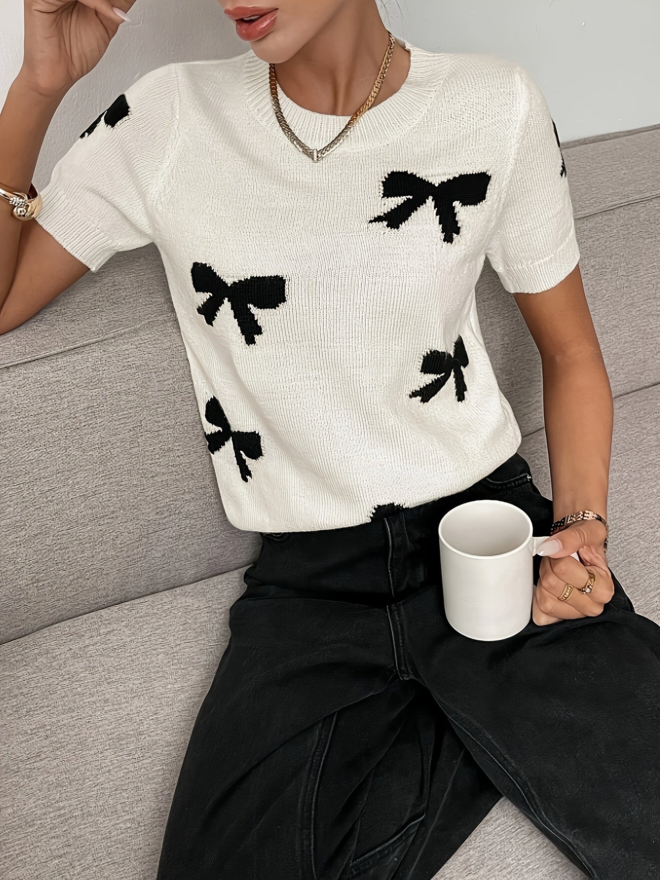 Plus Size White Knit Top with Red Bow Short Sleeve Round Neck