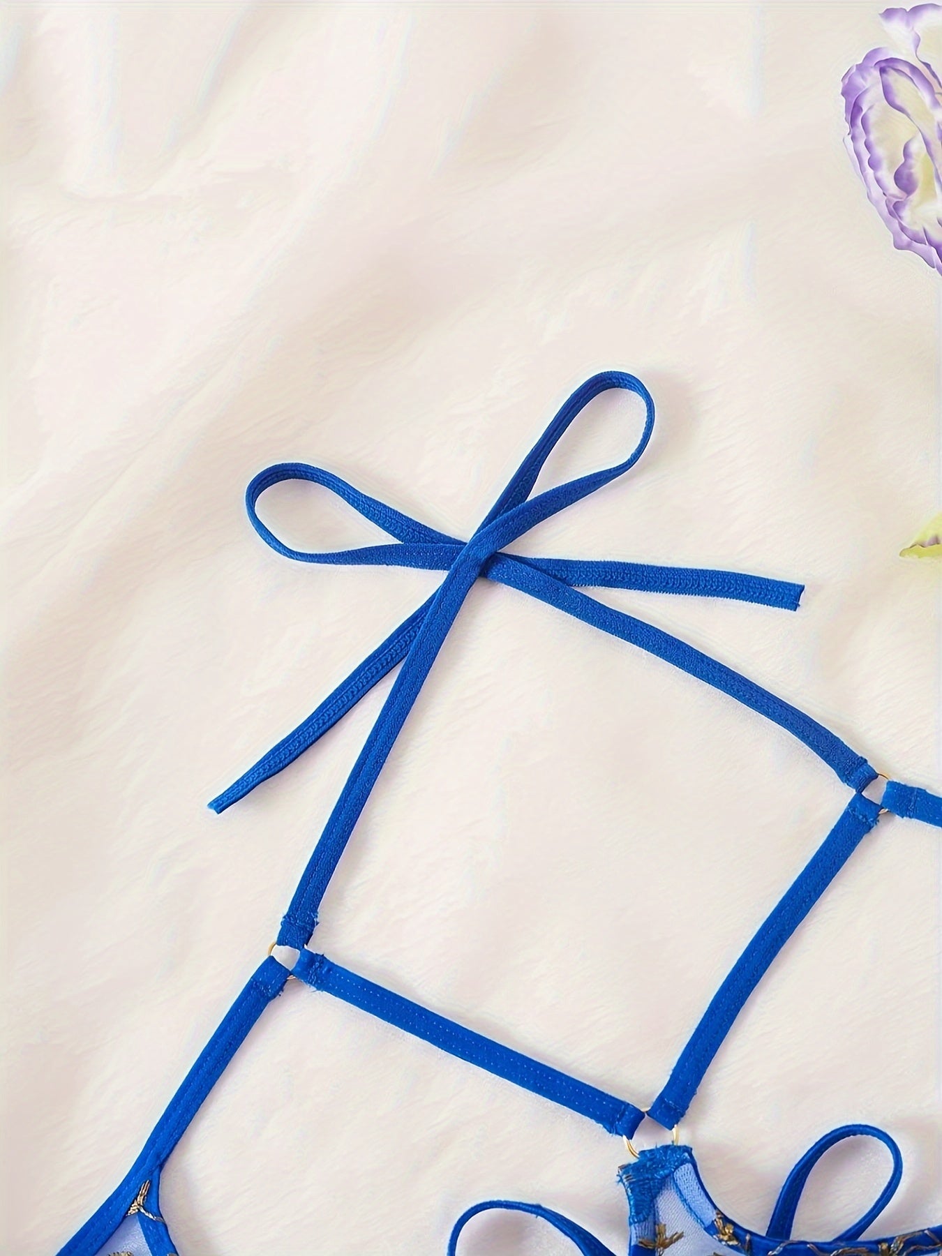 Ayollar uchun jozibali ichki kiyim to'plami