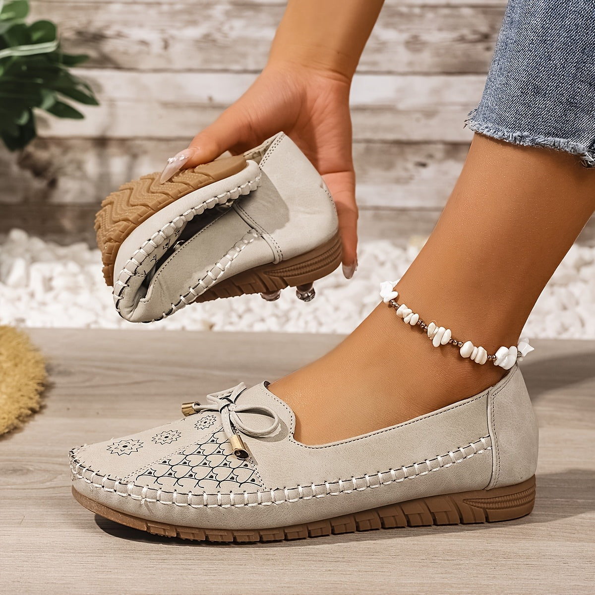 Plus Size Women's Vintage Slip-On Flats with Bow and Geometric Pattern Beaded Accents