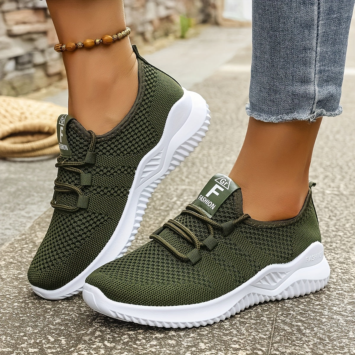 Ayollar uchun kundalik sport poyabzali, teridan bo‘yalgan, lentalar bilan bog‘lanadigan ayollar uchun barcha mavsumlarga mos sneakers