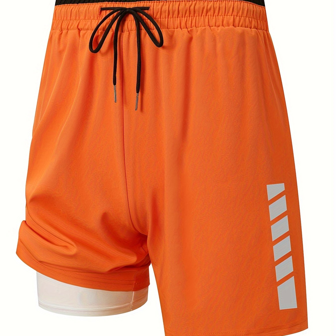 Katta va baland erkaklar uchun yozda kiyish uchun mo'ljallangan plus o'lchamdagi ochiq sport shortlari.