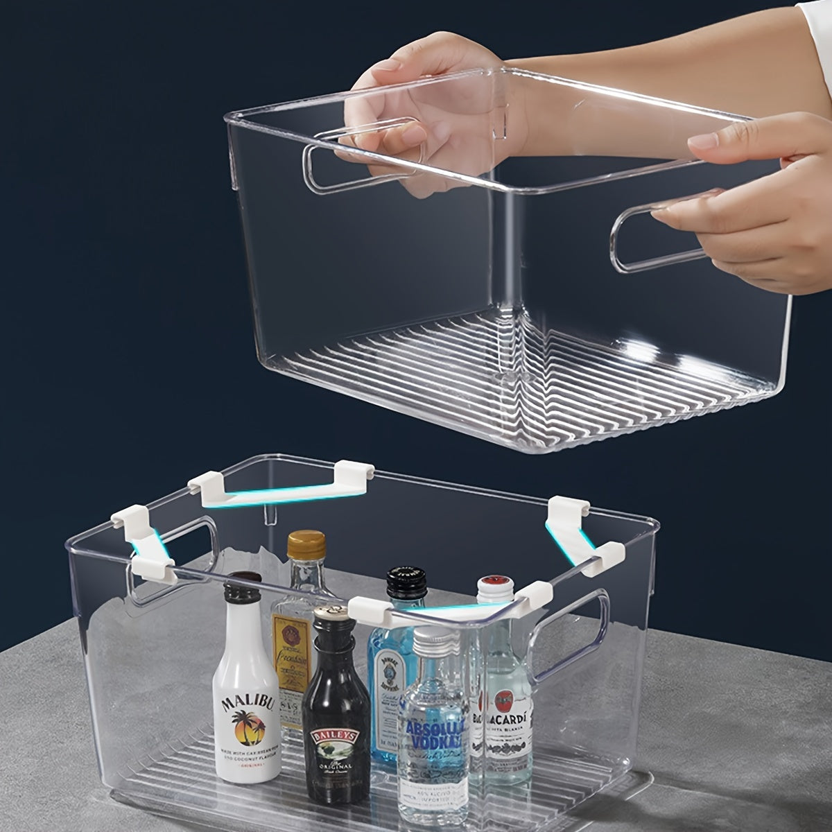 Набор из 4 японских пластиковых контейнеров для хранения, которые можно складывать и закрывать крышками с защёлками. Легко устанавливаются на стены, эти стильные контейнеры идеально подходят для организации кухонных шкафов или рабочего стола.