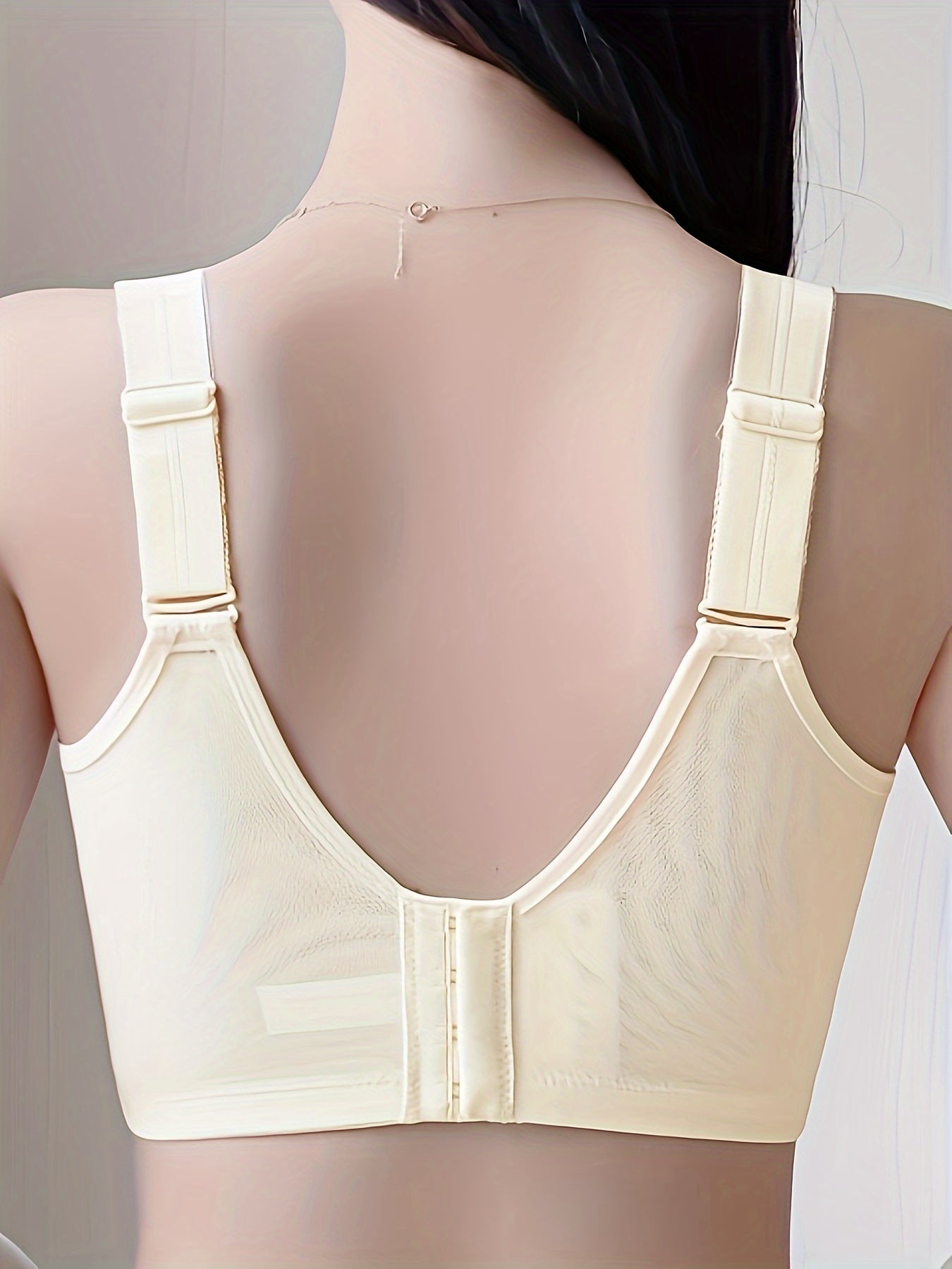 Quyoshda qulay, zamonaviy, zarbaga chidamli to'liq kubokli brassoy, po'lat halqasiz, katta sig'im va havo o'tkazuvchanligini ta'minlaydi.