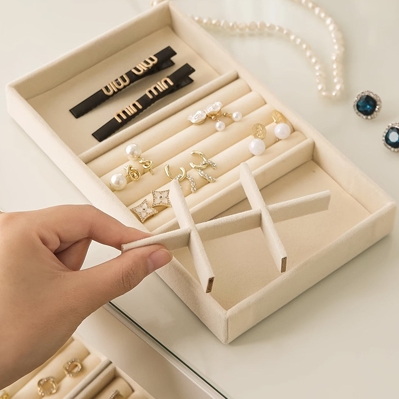 Бархатная полка для хранения украшений с многоярусной витриной для колец, серег, браслетов, ожерелий и часов