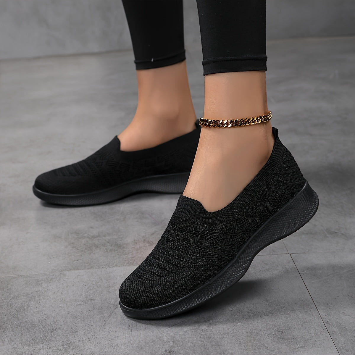 Ayollar uchun nafas oladigan slip-on krossovkalar, engil oq, kundalik yozgi yurish poyabzali