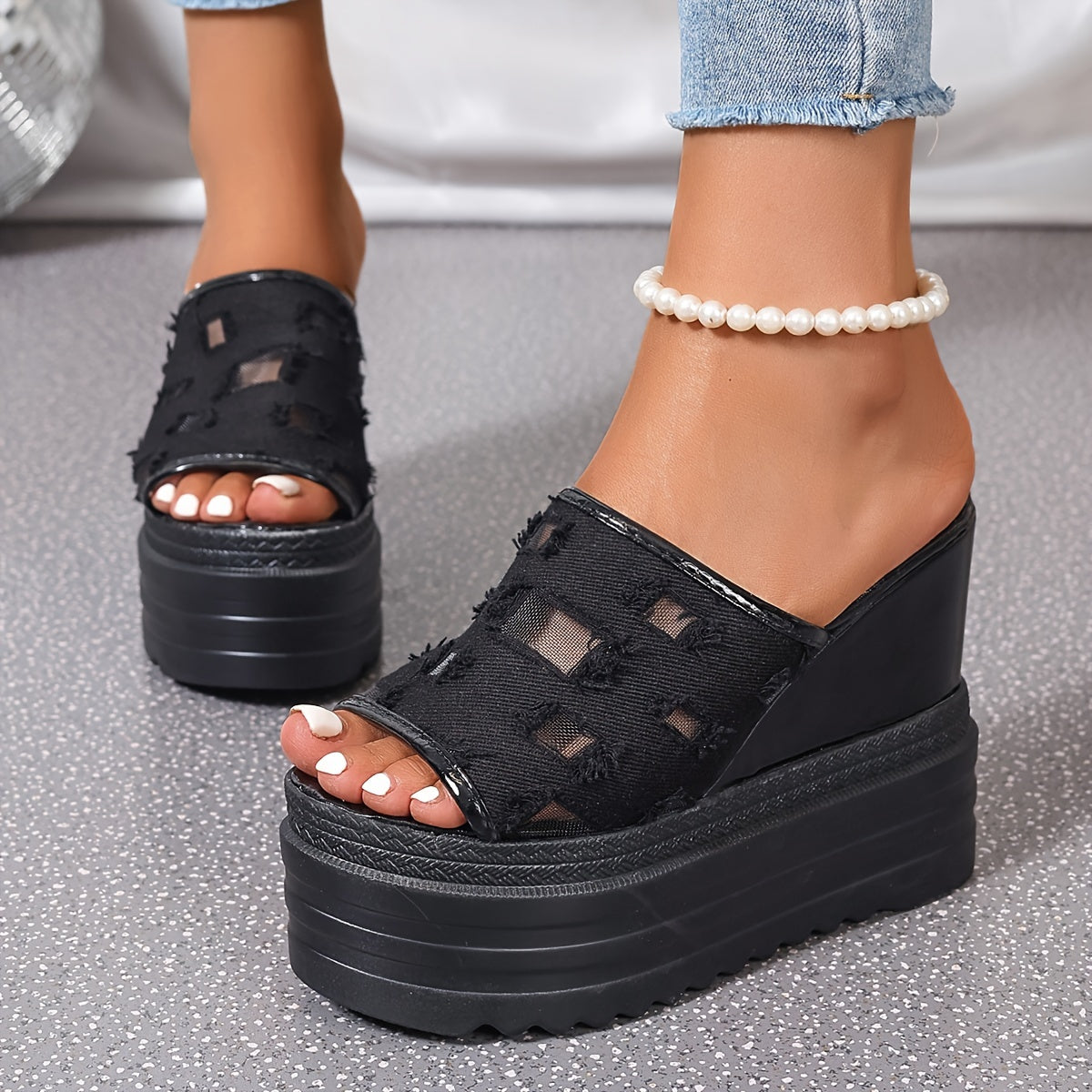 Yengil taglikli, ayollar uchun plaid naqshli sandallar, yozgi sayrlar va ta'tillar uchun mukammal.