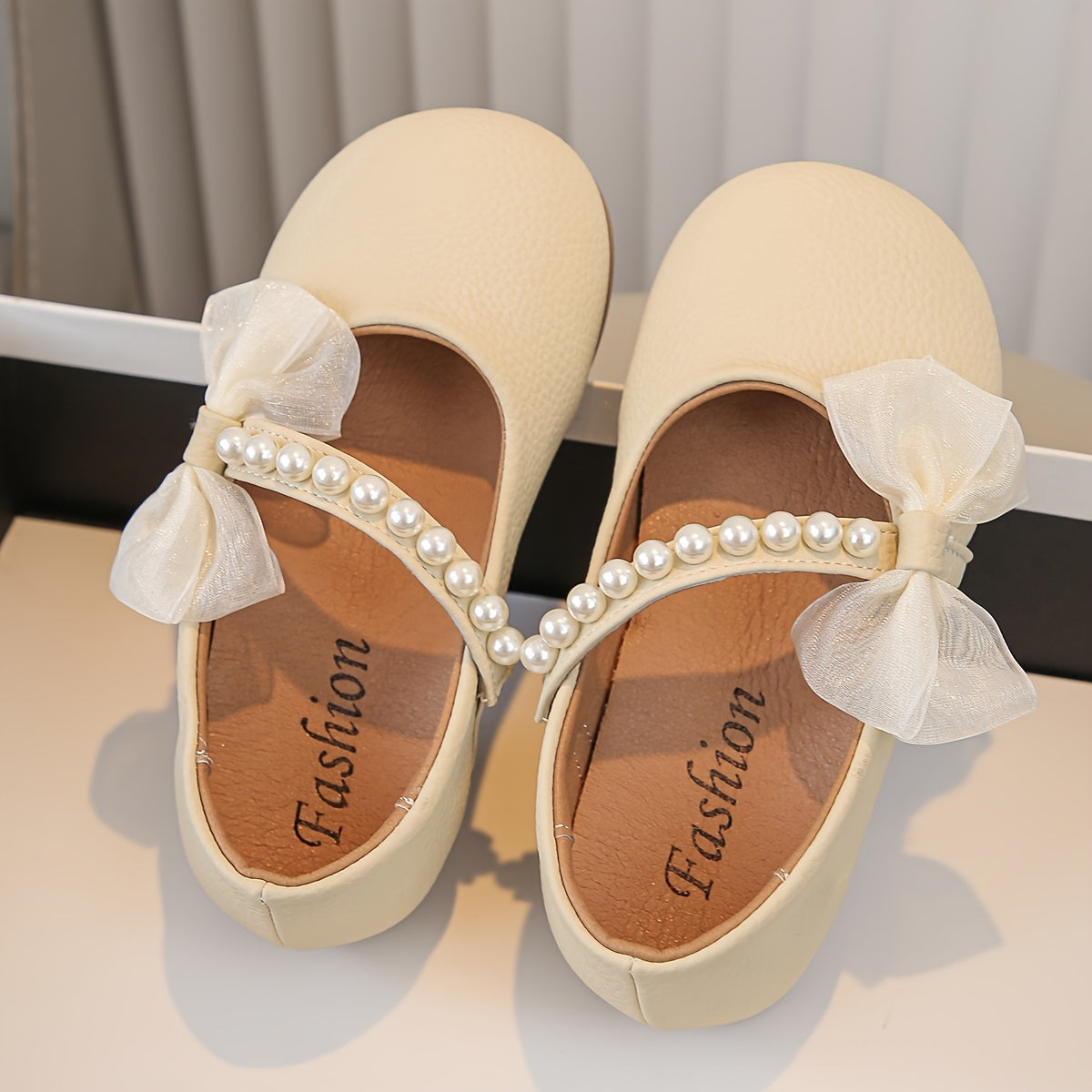 Zapatos planos tipo Mary Jane para niñas con detalles de perlas y lazo, beige, de caña baja, punta redonda, casual y para bailar