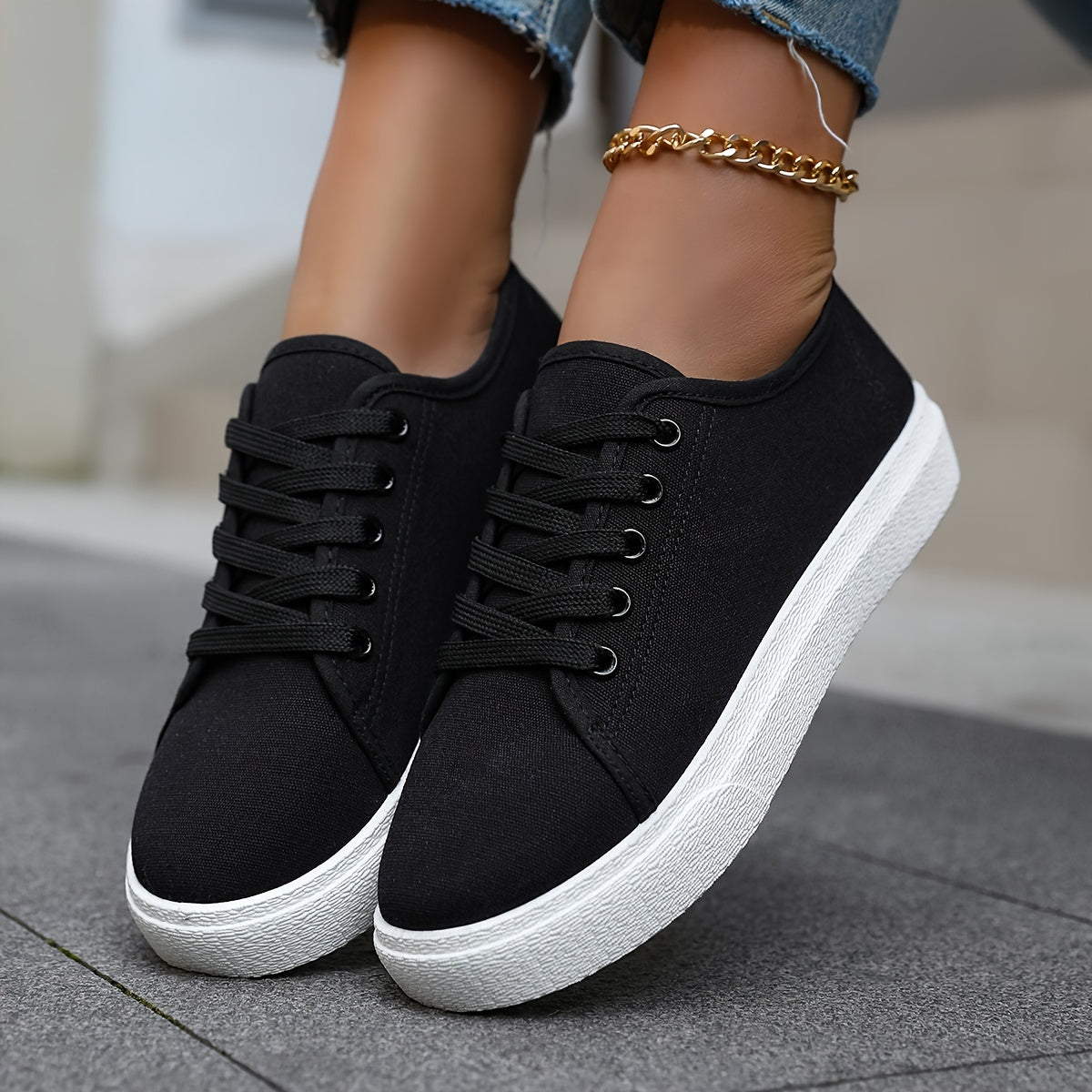 Solid Color Breathable Fabric Low Top Lace-Up Sneakers for All Seasons