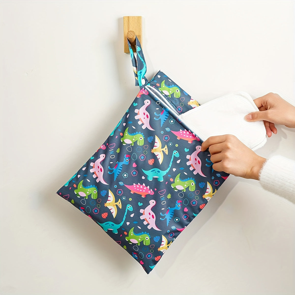 Water-Resistant Wet Dry Bag for Swimwear Cloth Diapers Beach Sports Reusable Polyester Zipper