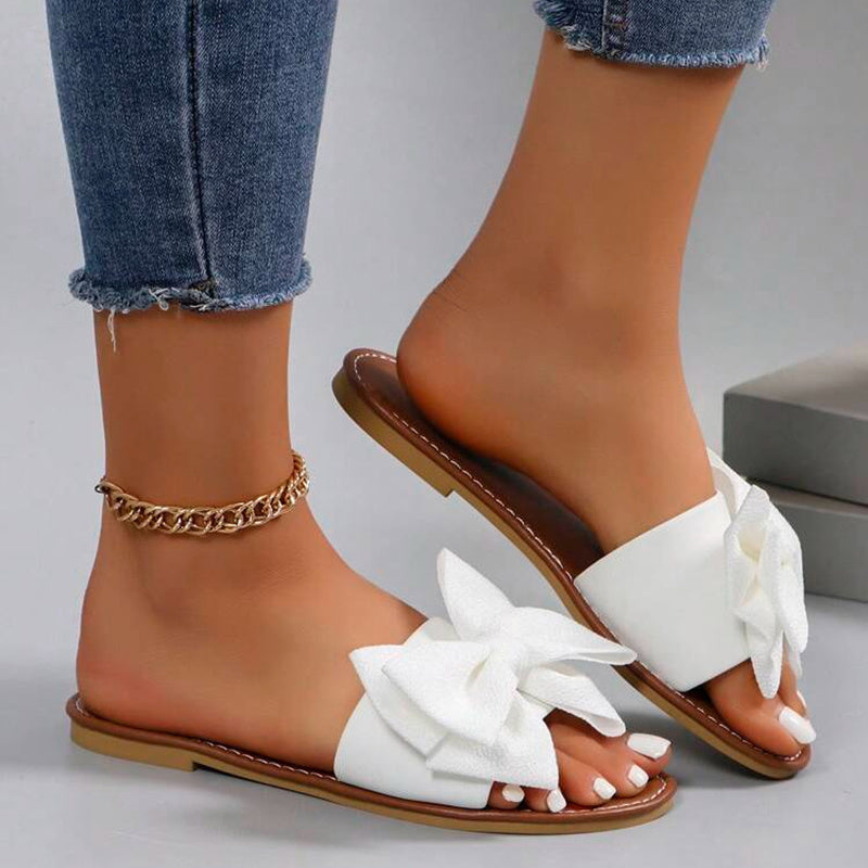 Ayollar uchun qora lentli och-toe yozgi plyaj shlyapkalari va flip-floplar