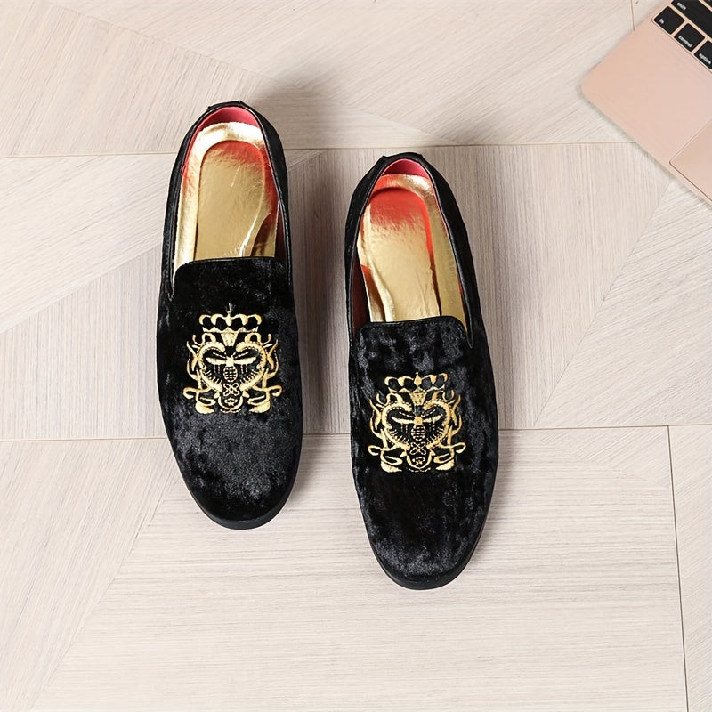 Erkaklar uchun katta o'lchamdagi tasodifiy loferlar, etnik naqshli tikuvlar bilan, yurish va haydash uchun nafas oladigan slip-on dizayni va zamonaviy kauchuk taglik.