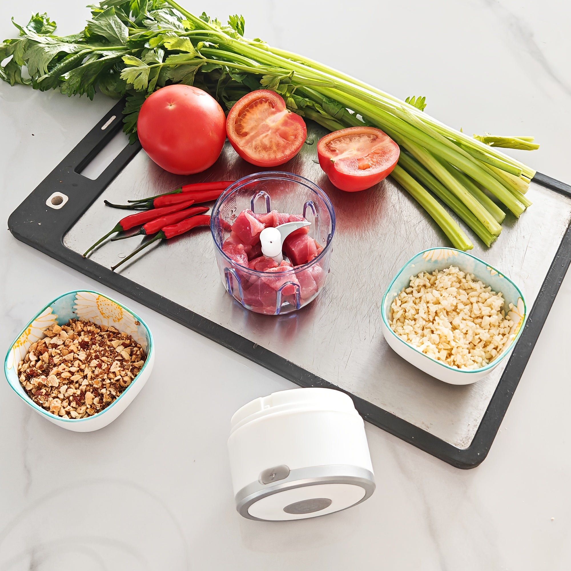 Stainless Steel Blade bilan USB qayta zaryadlanadigan Mini Ovqatni tayyorlash qurilmasi, simsiz oshxona blenderi, 1200RPM, tezlikni boshqarish, oson tozalash, 8.45oz sig‘imi, Litiy batareya, Plastmassa PP material