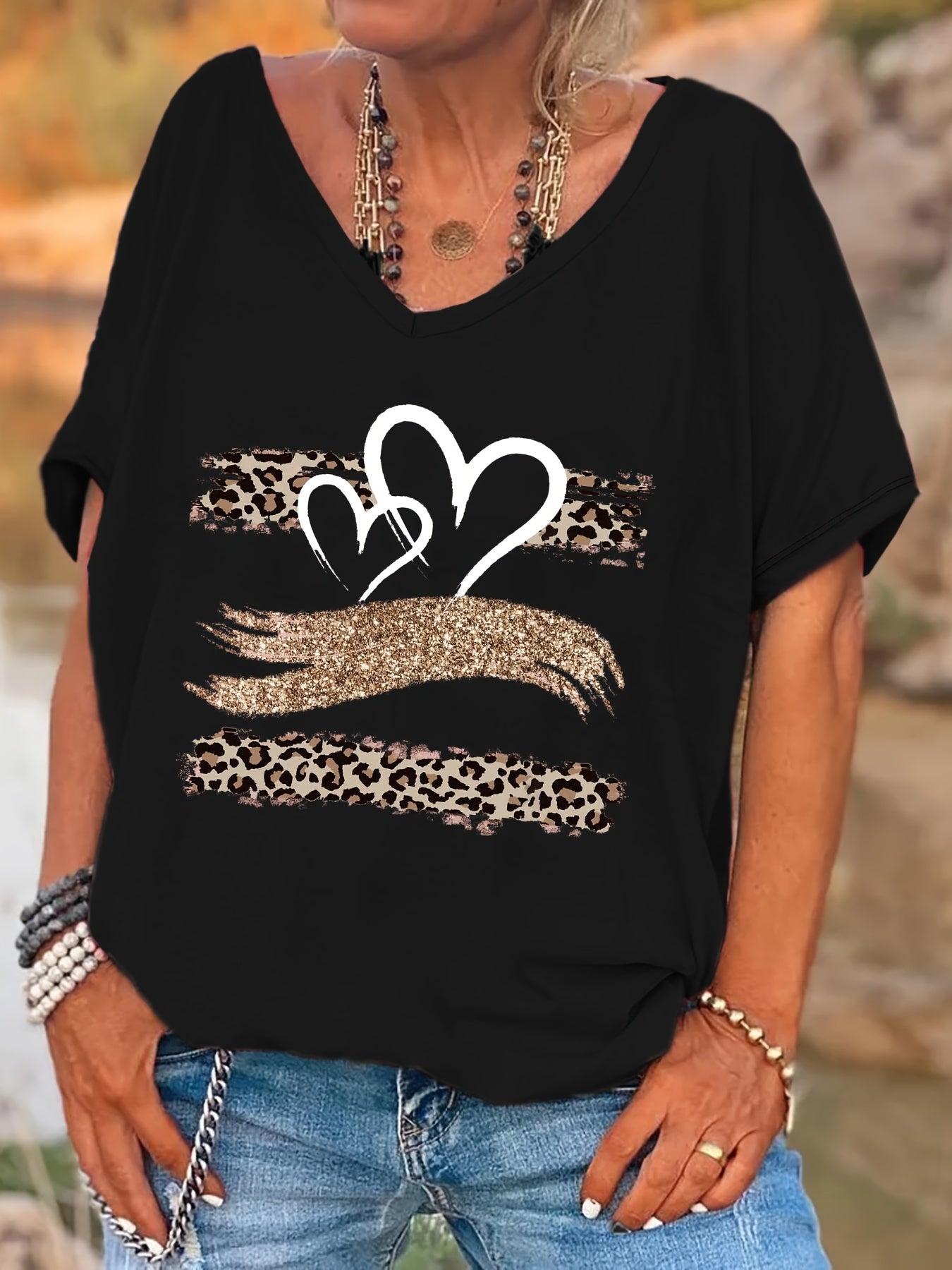 Plus Size Women's Leopard Print V-Neck T-Shirt with Glitter Heart Batwing Sleeve Black Polyester