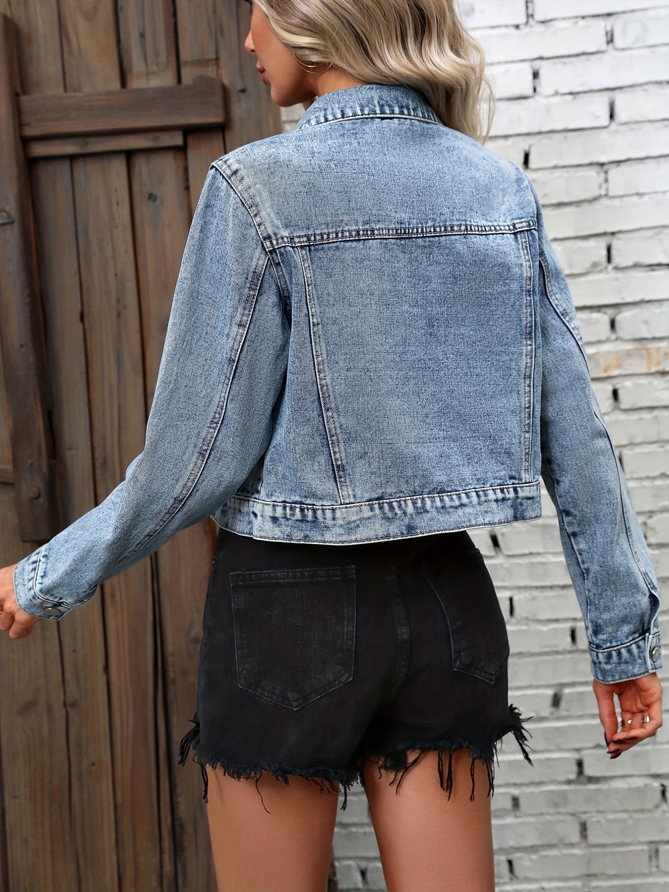 Women's Blue Denim Jacket with Cropped Lapel and Single-Breasted Button Pockets