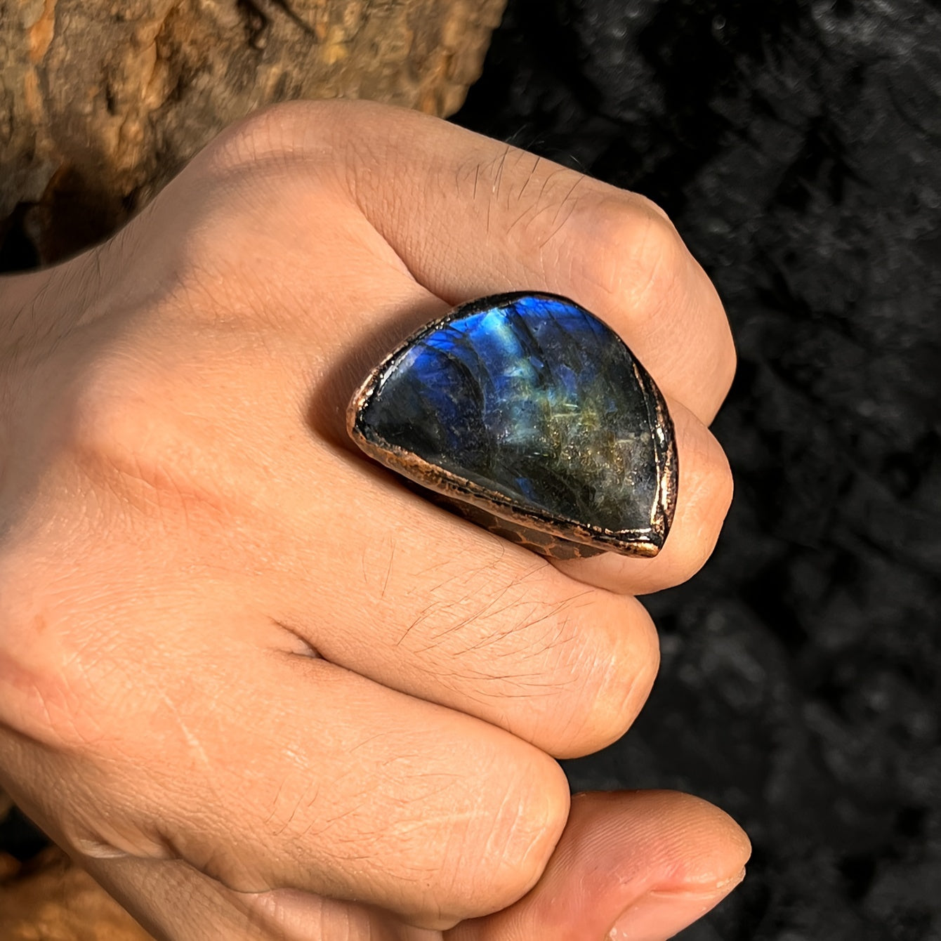 Uniseks vintage uzuk nozik joylangan tabiiy toshlar bilan noyob dizayn