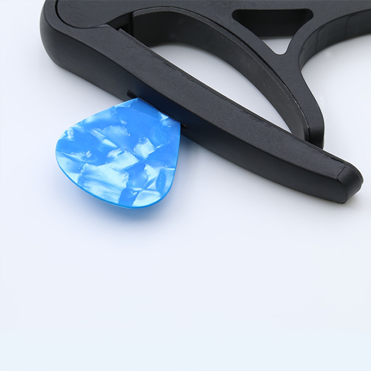 Каподастр для гитары 3-в-1 с нейлоновым ремешком, держателем для медиаторов и зажимом для настройки укулеле, материал ABS