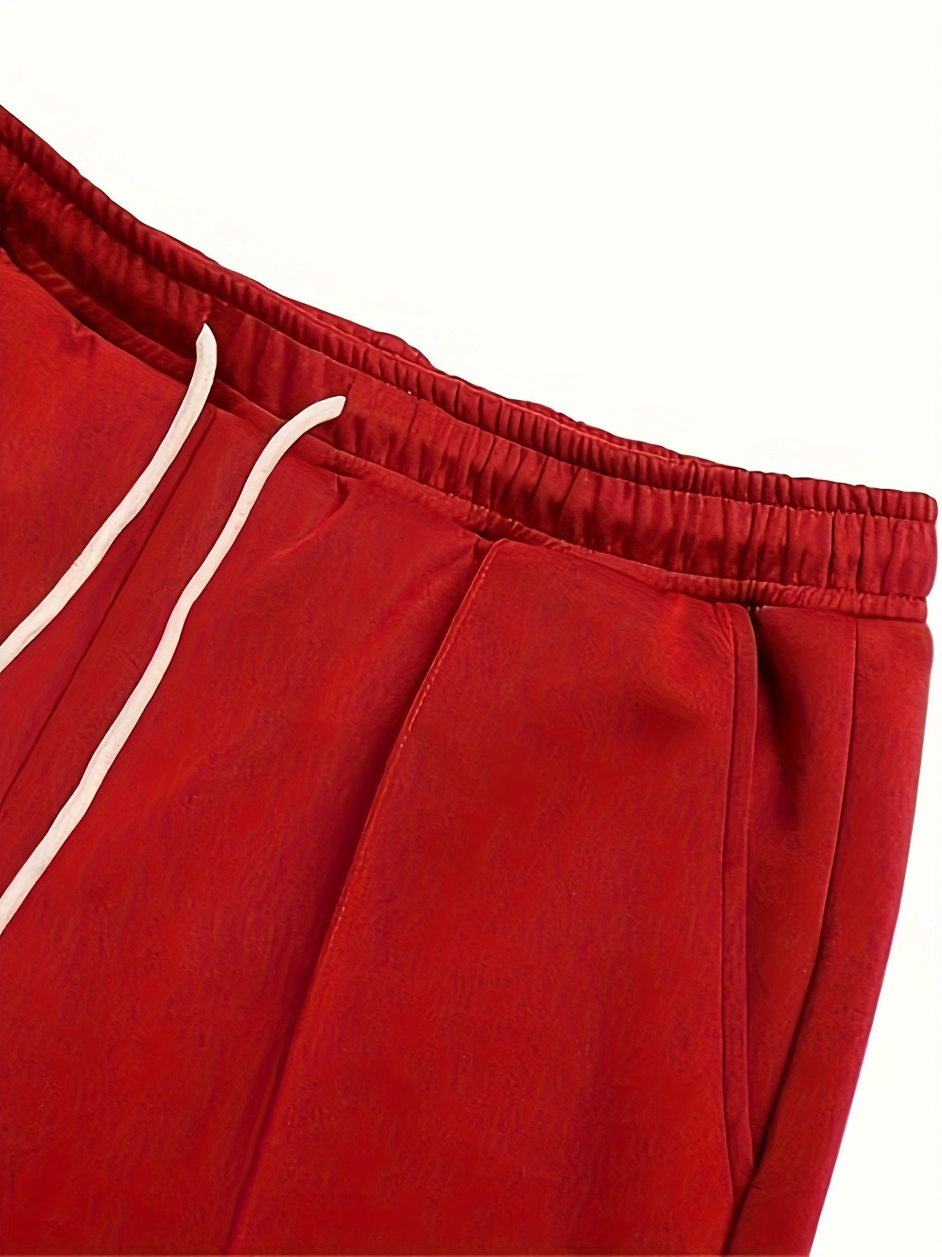 Erkaklar uchun plussiz tasodifiy sport shimlari, poliester to'qima matosidan tayyorlangan, biroz cho'ziladigan. Odatdagi moslik, tortishqichli elastik bel, multfilm naqshli rang blok dizayni bilan ajralib turadi.