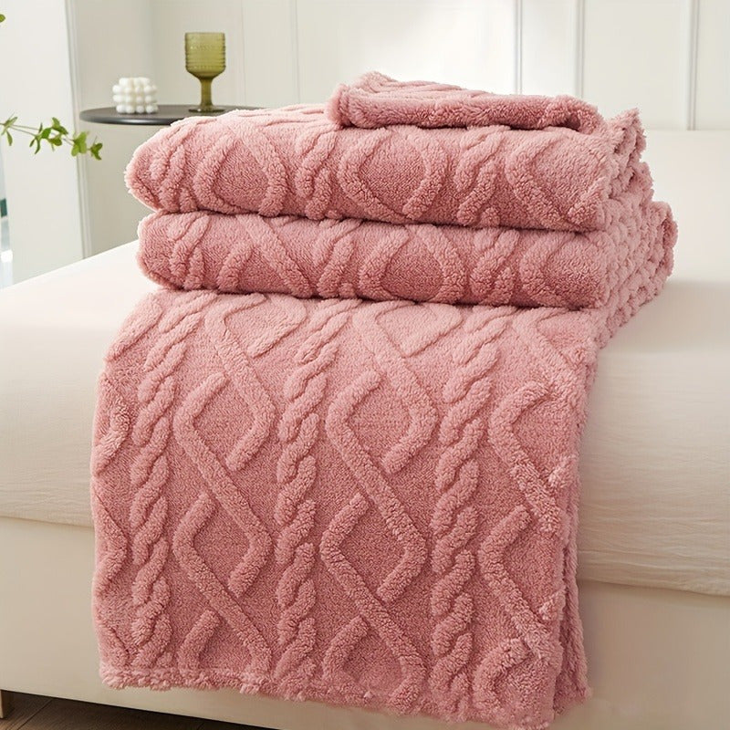 Coral Fleece Blanket with Diamond Pattern Ultra-Soft Warm Lightweight Polyester for Bed Sofa Travel