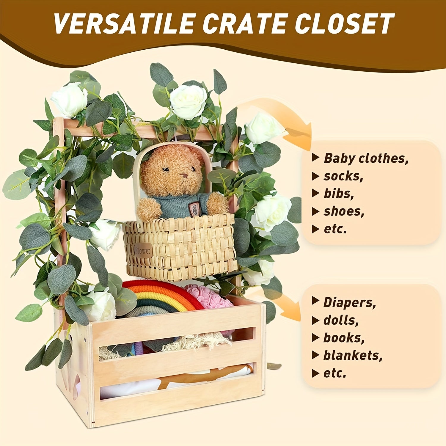 Bolalar xonasida, yotoqxona yoki o'yin xonasida o'yinchoqlar va kiyimlarni saqlash uchun osma tokchali sariq yog'och tashkilotchisi.