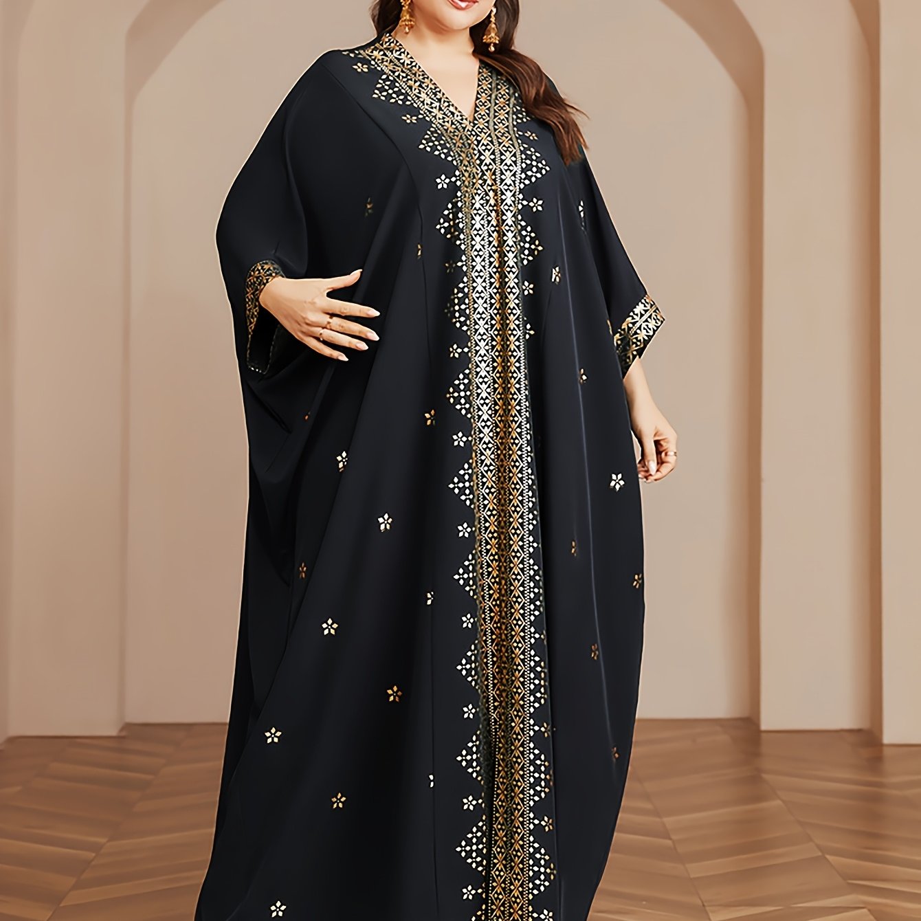 Plus o'lcham polyester V-shakli kaftan, tassellar va batwing qo'llari bilan