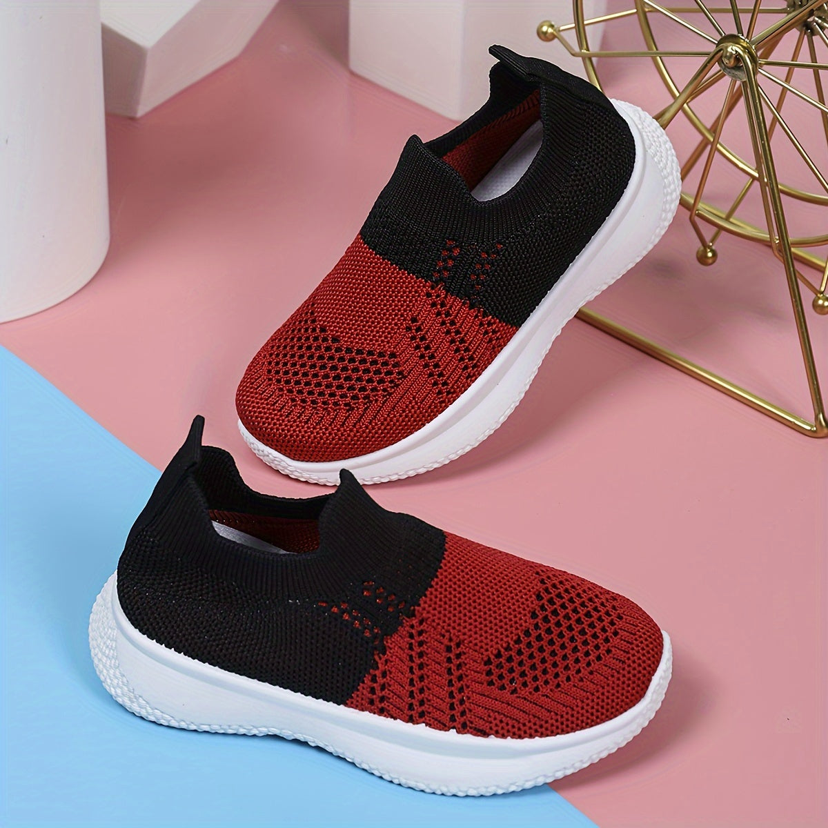 Дышащие трикотажные кроссовки для мальчиков с геометрическим узором, верх из полого материала, низкий ход, повседневная обувь для возрастных групп до 14 лет