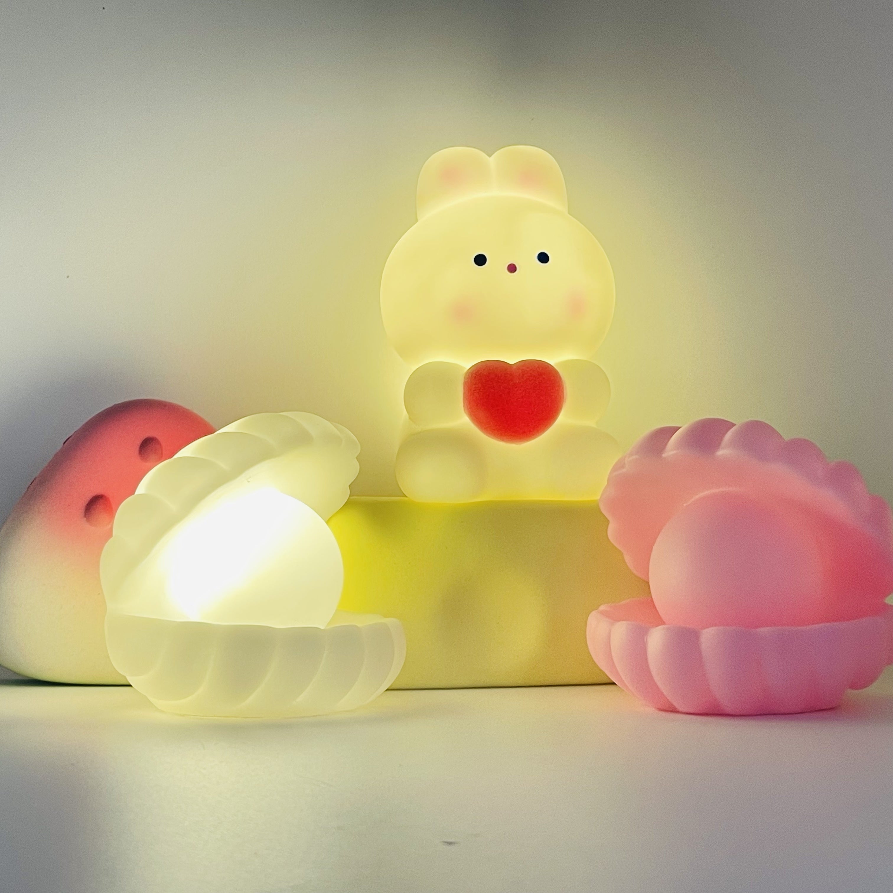 Lámpara de mesa con luz nocturna de concha Art Deco alimentada por batería para dormitorio y habitación universitaria