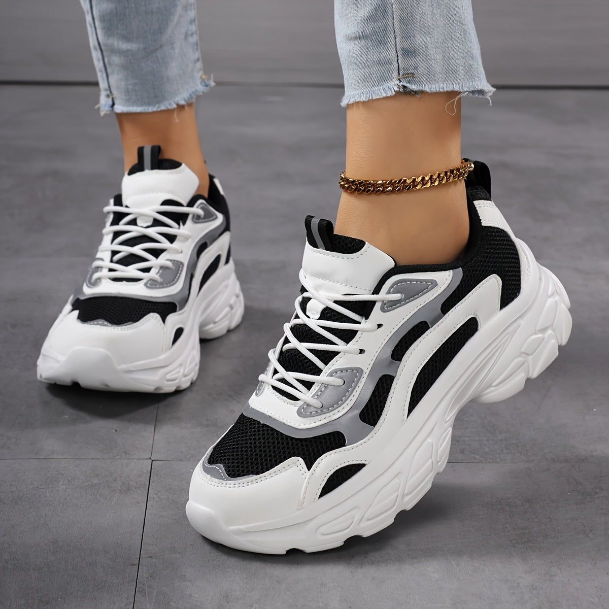 Women's Breathable Mesh Running Shoes with Thick Soles Casual Sneakers for All-Season Outdoor Activities