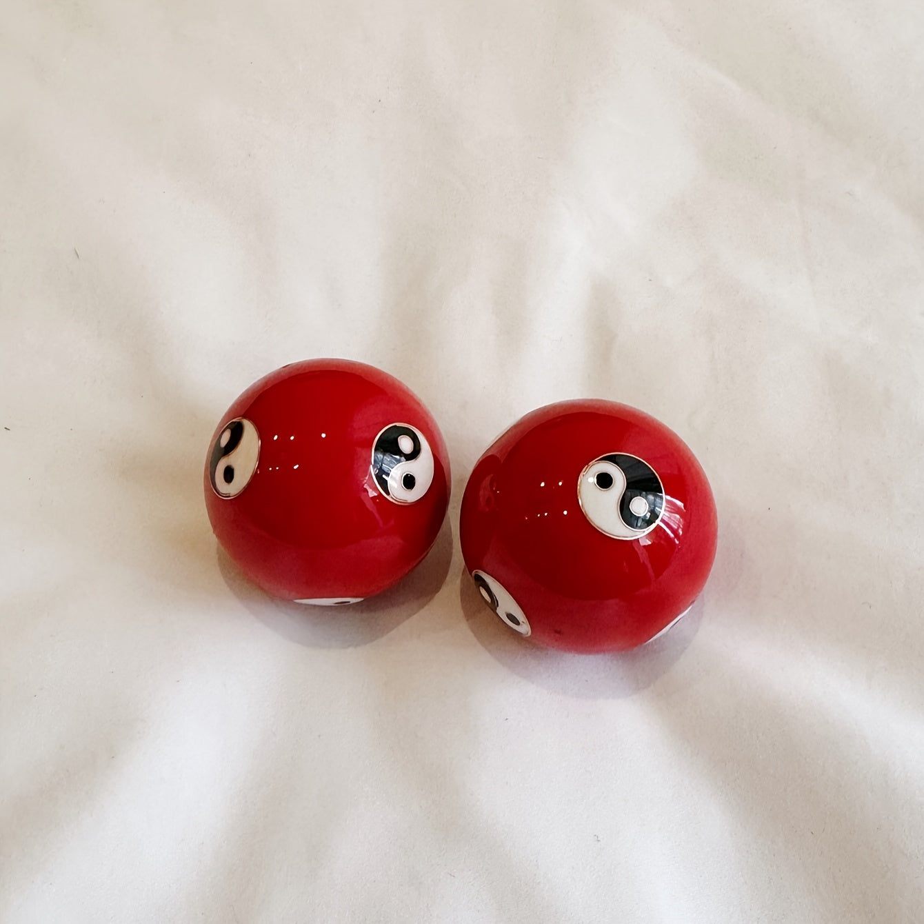 Xitoy Vintage Tai Chi Yin Yang Metall Massaj To'plari Qo'lni Bo'shatsish, Stressni Yengillashtirish, Bilak Mashqlari, Qo'l Terapiyasi uchun, Sayohat Qutisi bilan - Ideal Ta'til Hediye.