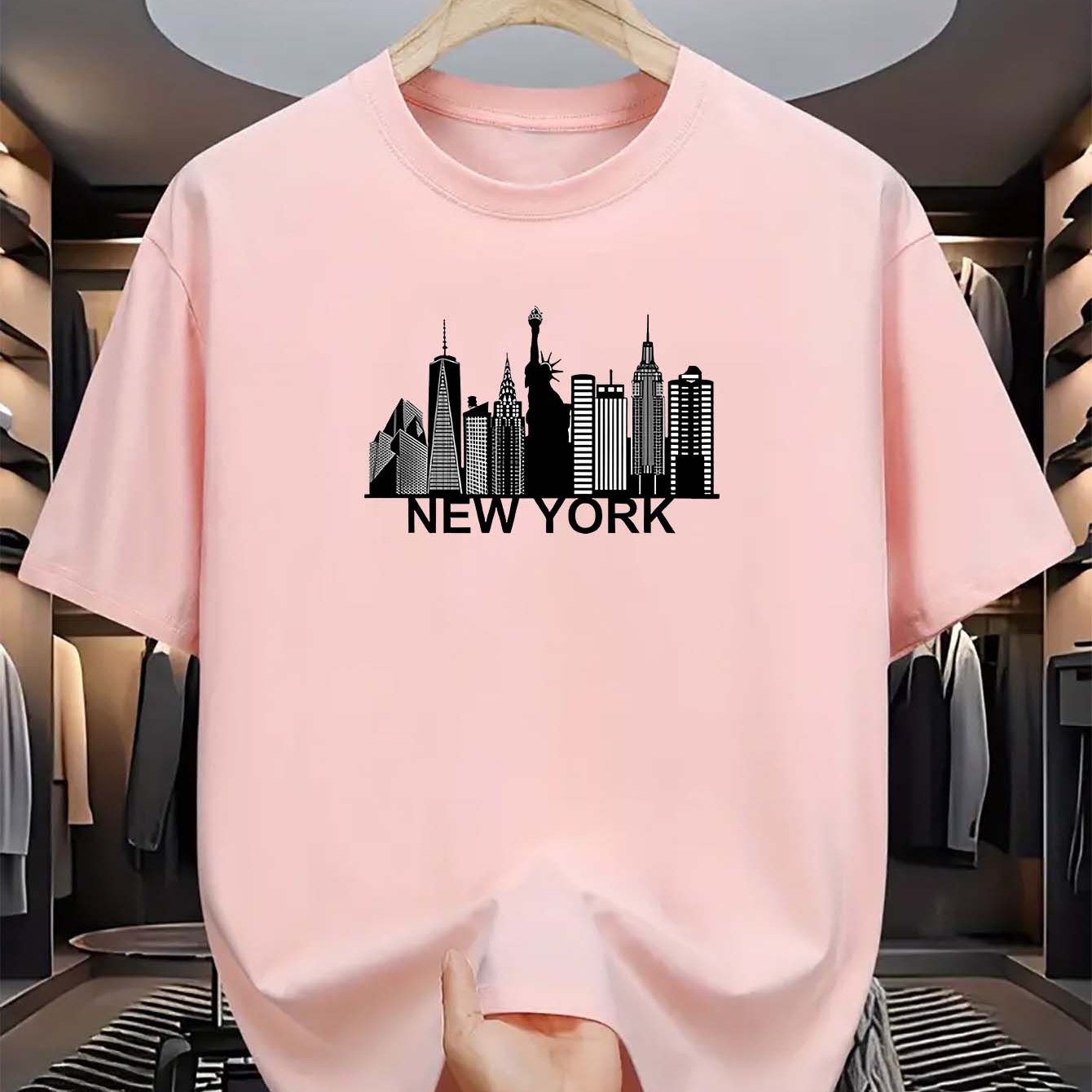 Camiseta gráfica de manga corta con cuello redondo para hombre en azul claro con skyline de NYC, verano casual, poliéster