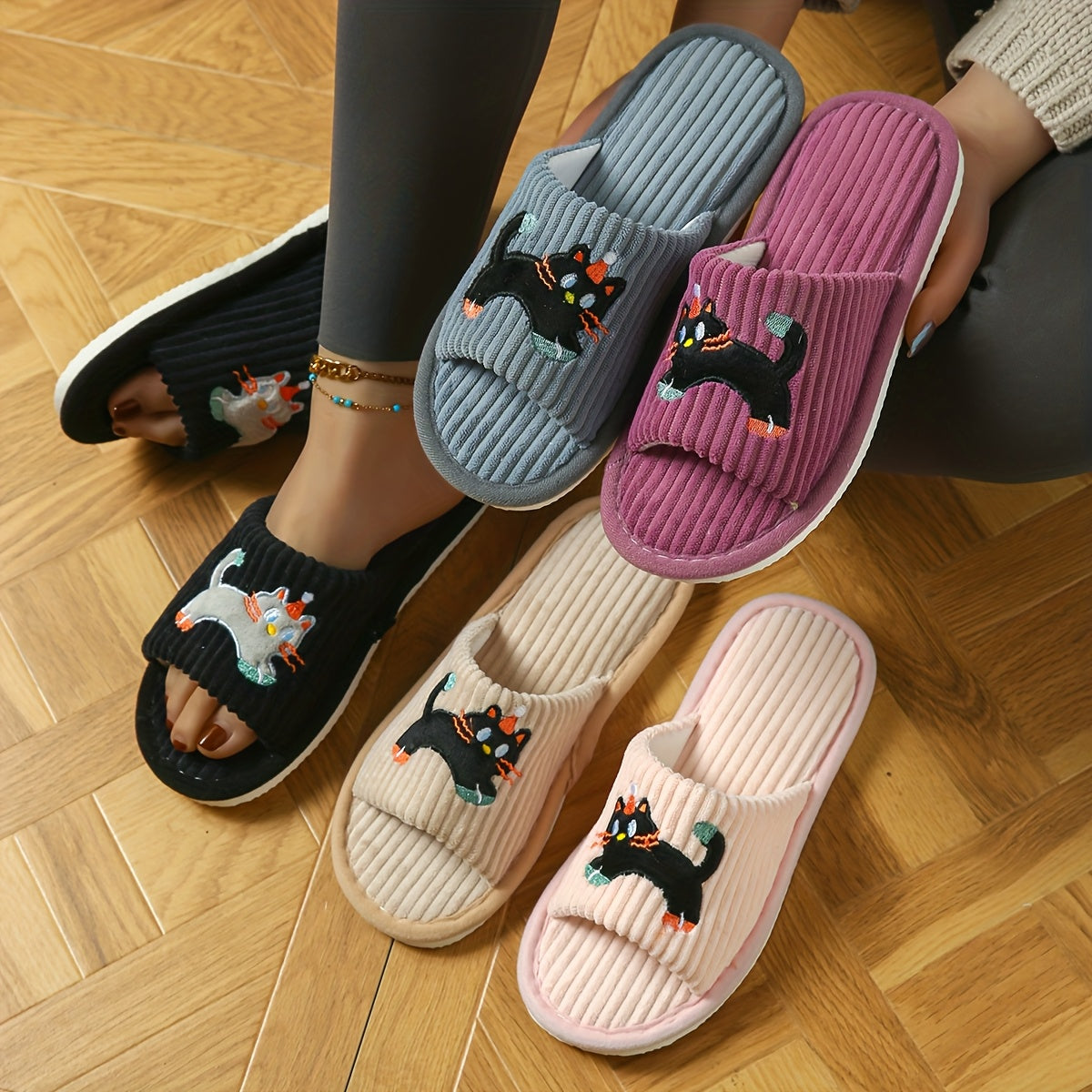 Ayollar uchun Katt dizayni chiziqli ochiq barmoqli shippaklar, yopishqoq EVA taglik bilan