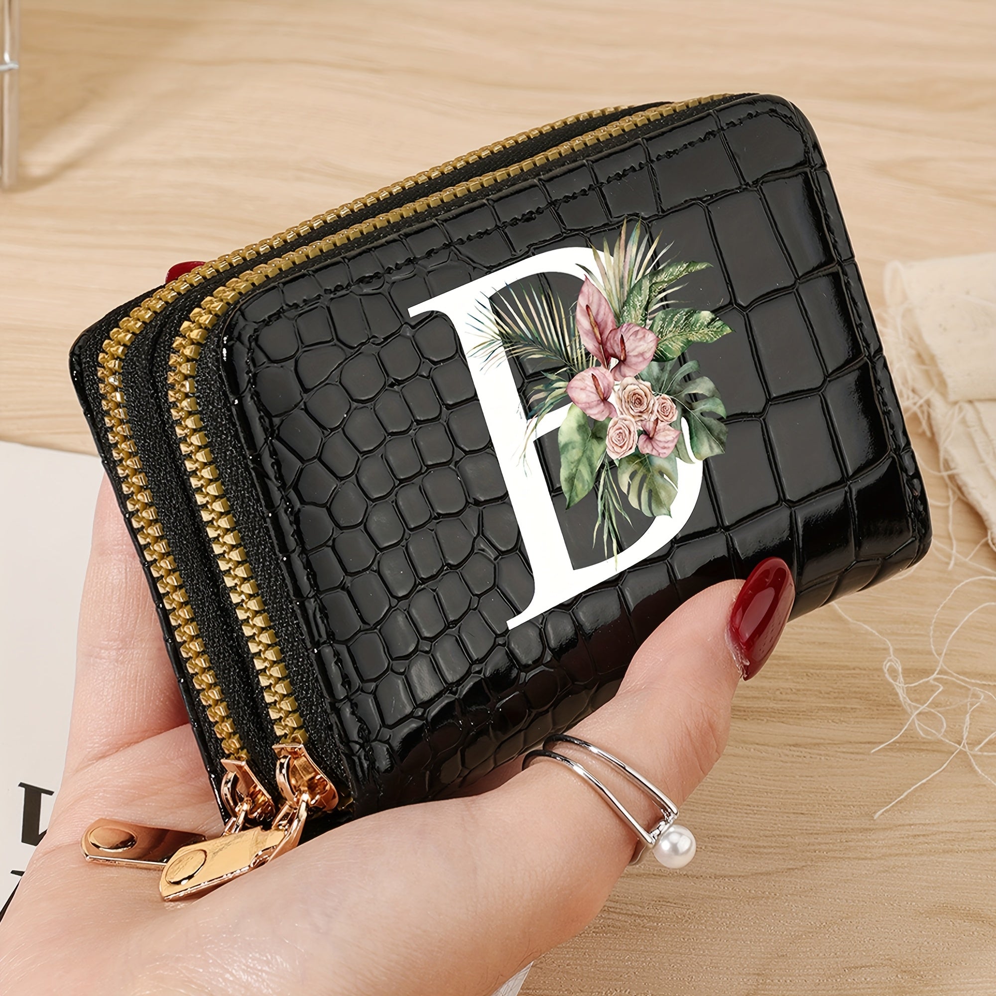 Cartera para tarjetas de crédito para mujer con estampado floral de letras, negro y blanco, gran capacidad, con cremallera y textura de cocodrilo en PU
