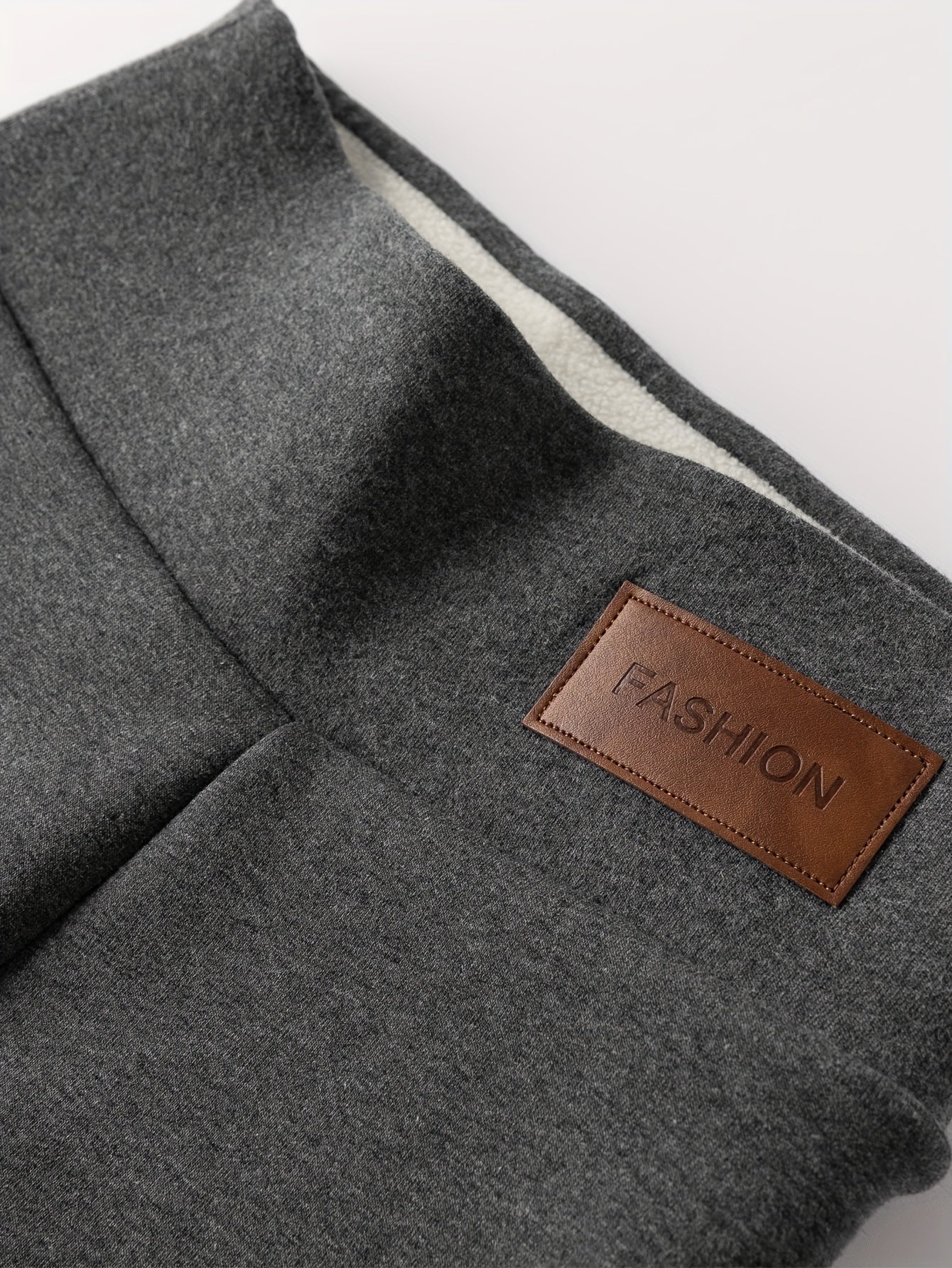 Yumshoq plush qoplamali issiq shimlar, qish uchun tor elastik taytlar, ayollar uchun ichki kiyim va uyqu kiyimlari.