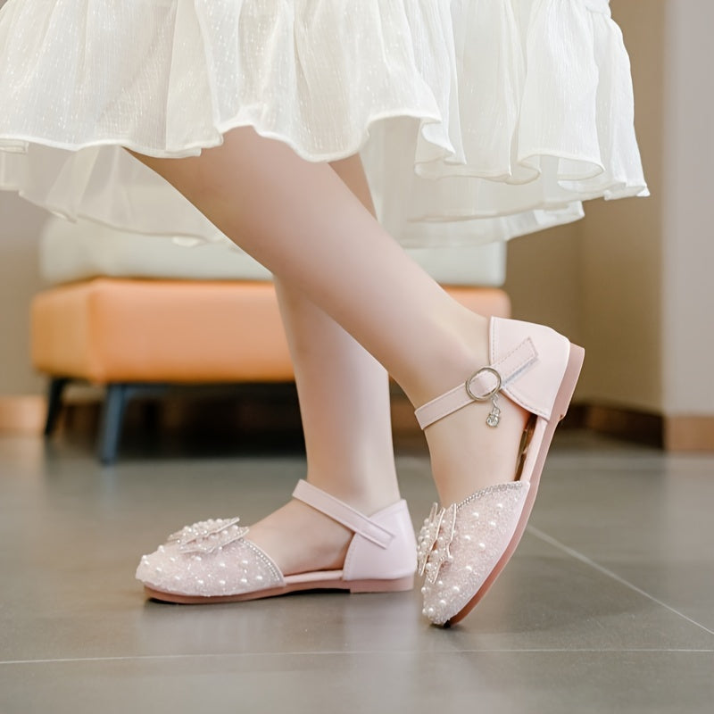 Qizlar uchun qulay, sirpanmaydigan, malika uslubidagi sandallar, ochiq havoda faoliyatlar uchun mos keladi.