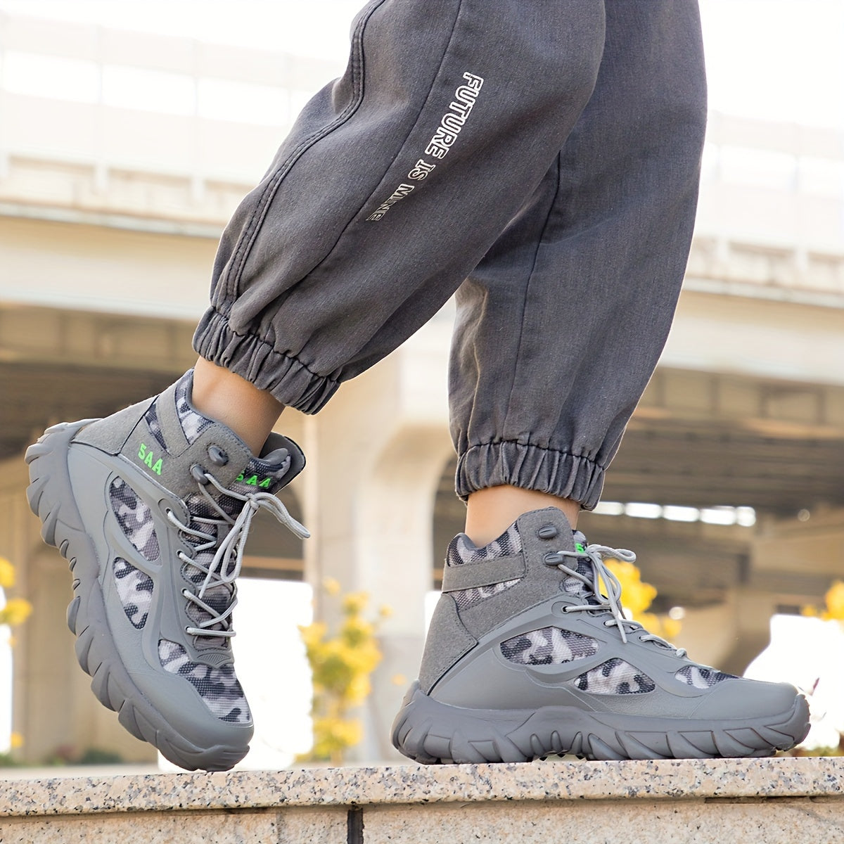 Men's High Top Hiking Boots Durable Outdoor Non-slip Lace Up All-Season Solid Color