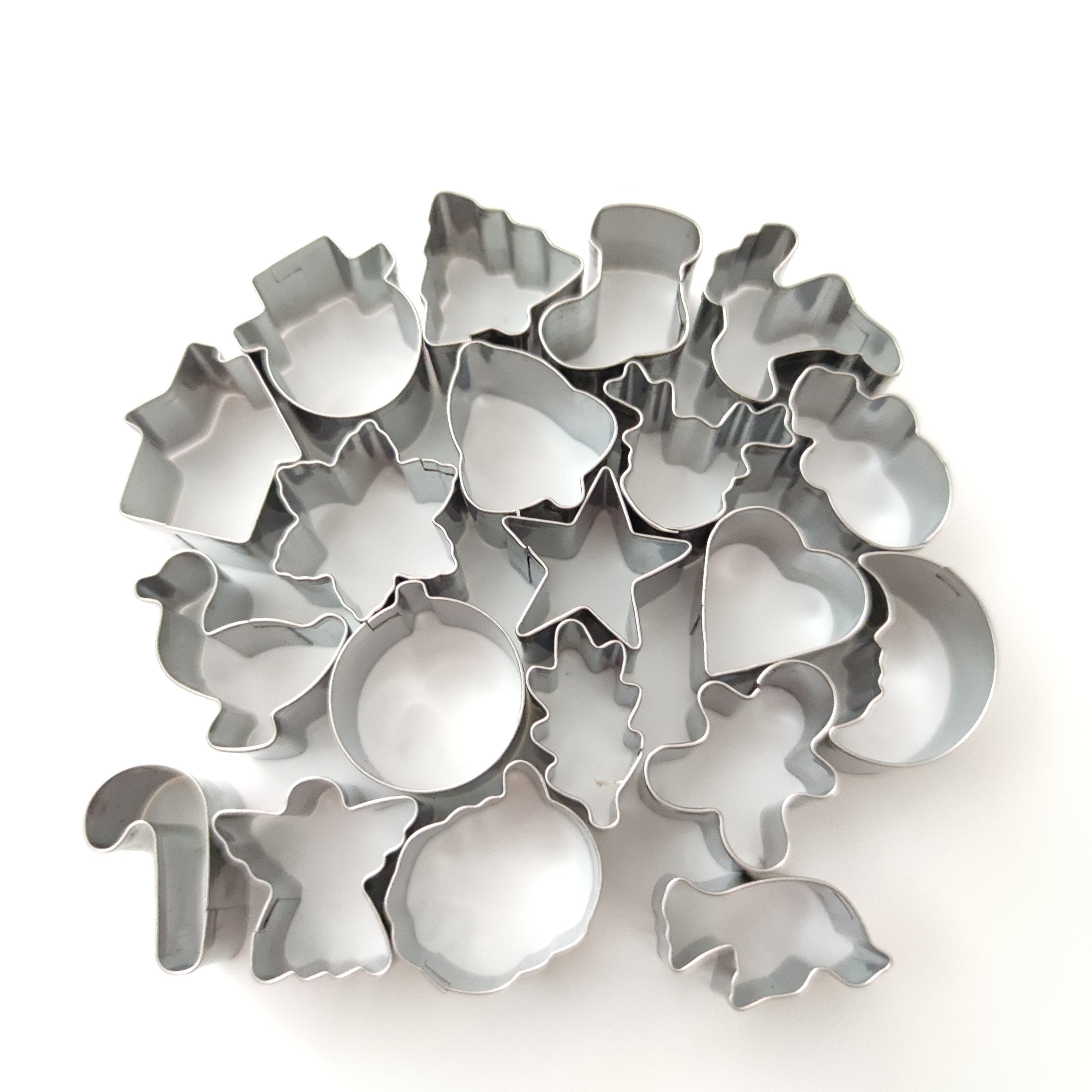 20 ta zanglamaydigan po'latdan yasalgan Rojdestvo pechene kesgichlari, Santa, qorako‘l, qor qahramoni pishirish qoliplari to'plami