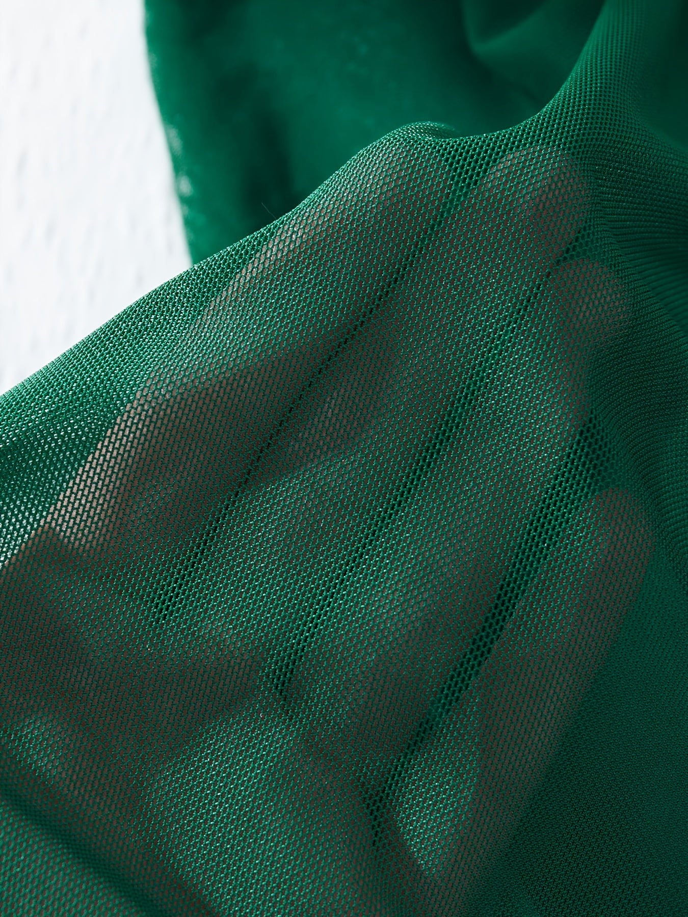 Ayollar uchun polyester to'qilgan uyqu kiyimlari to'plami, sexy dantel bezaklari, bir xil rang, qarama-qarshi dantel tafsiloti, o'rtacha qo'llab-quvvatlash, ko'krak yostiqsiz va qulay cho'ziladigan mato (95% Polyester, 5% Elastan).