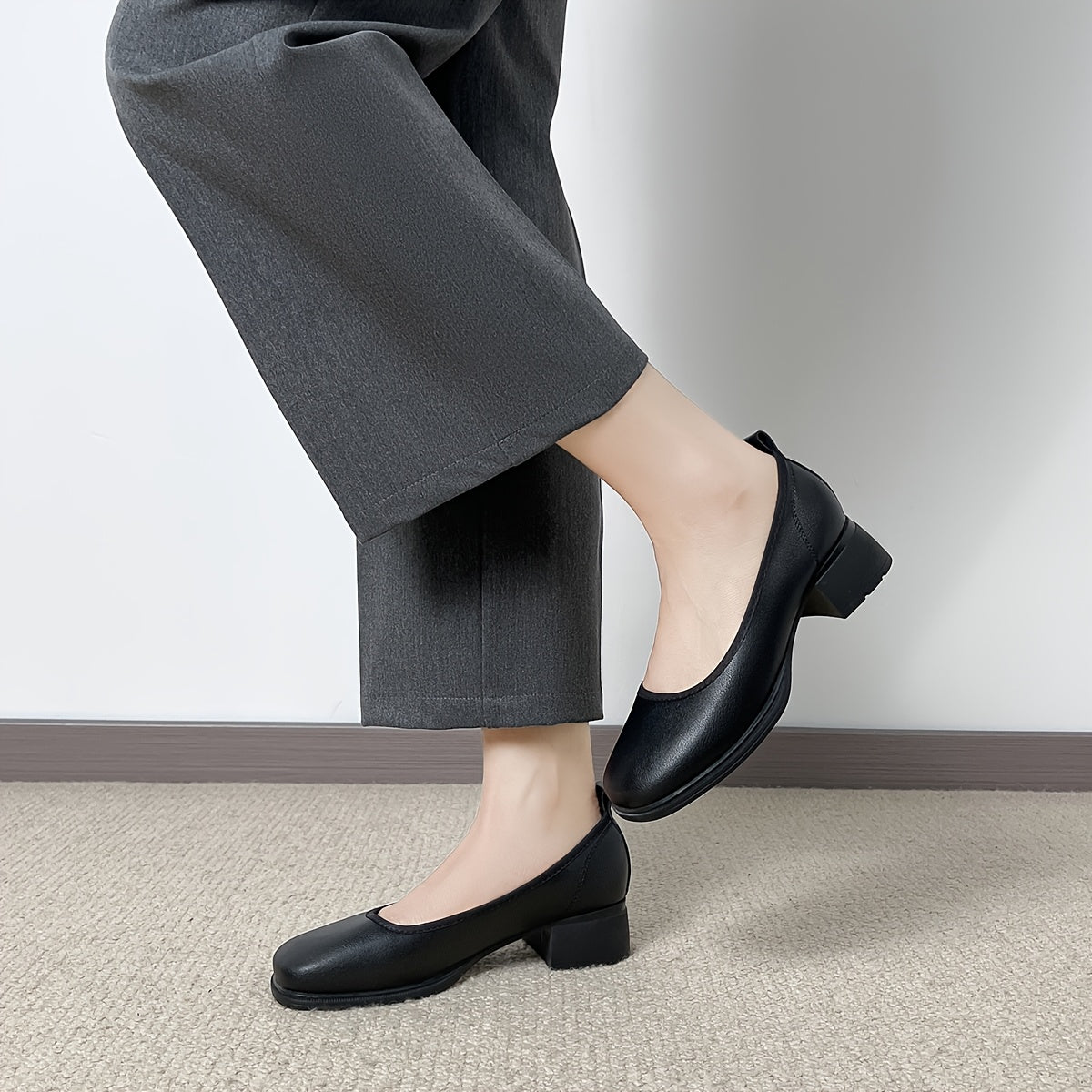 Women's Black Fashion Pumps - Comfortable Chunky Heel, Round Toe Dress Shoes