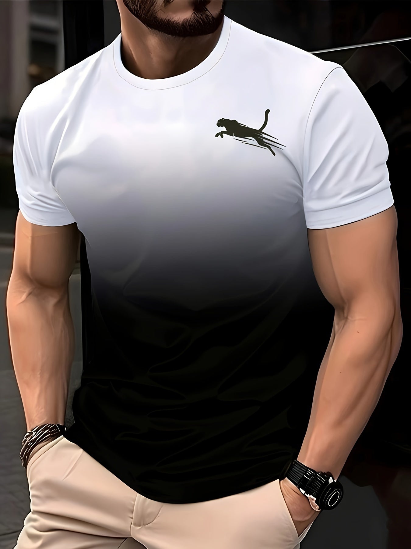 Erkaklar uchun geometrik naqshli yumshoq polyester to'qima matodan tayyorlangan crew neck futbolka, shaffof emas.